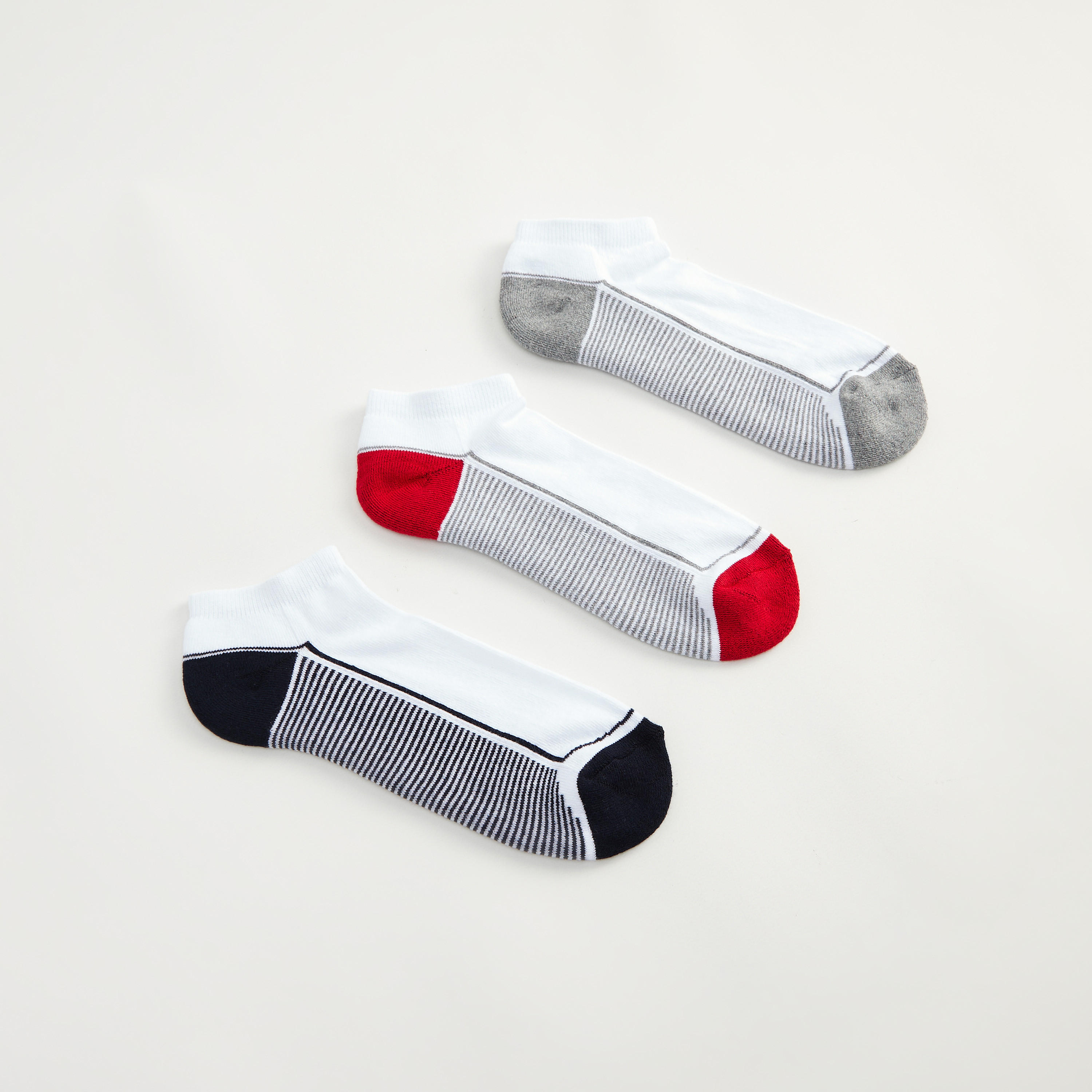 جوارب بارزة الملمس بطول الكاحل - طقم من 3 أزواج-men-socks-image-1