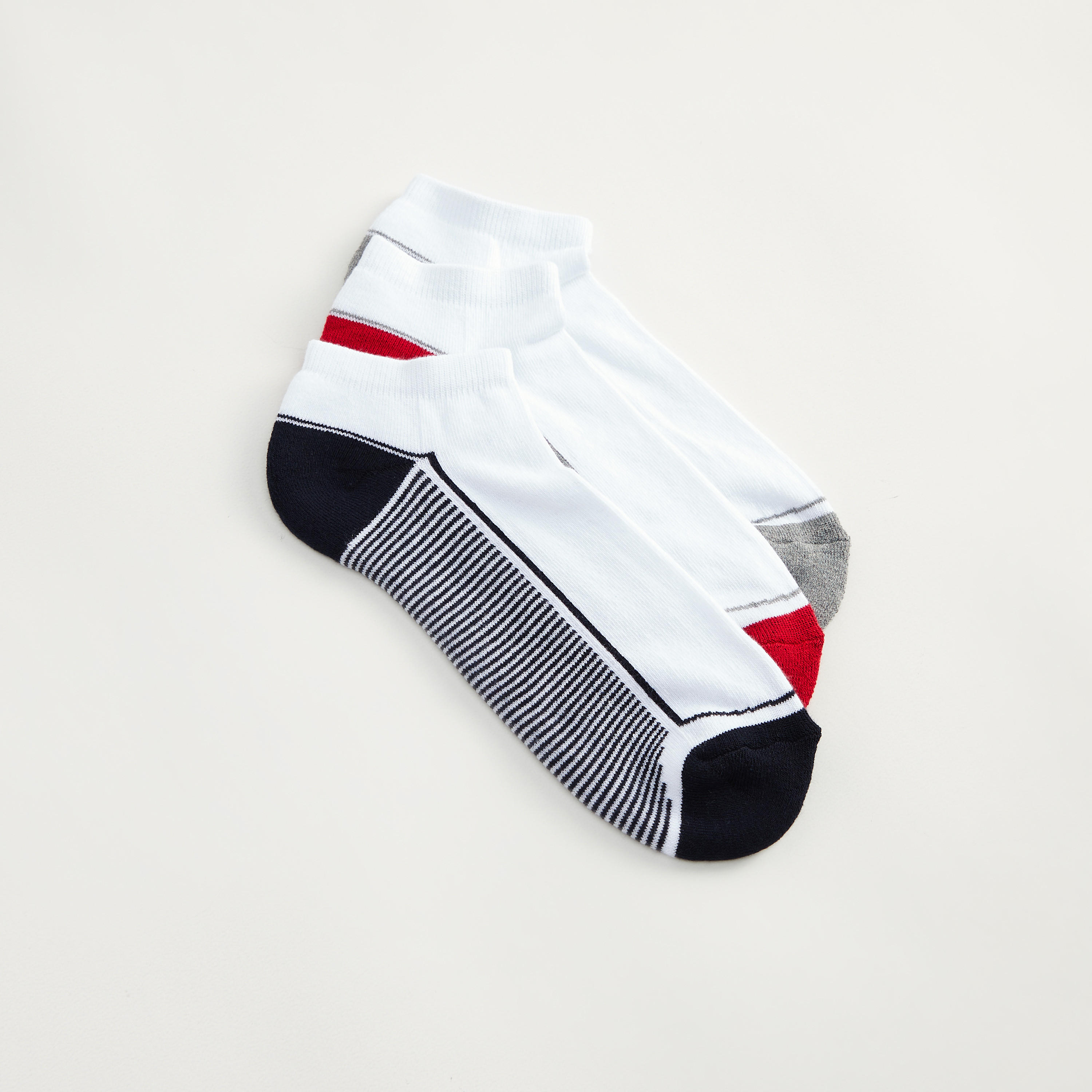 جوارب بارزة الملمس بطول الكاحل - طقم من 3 أزواج-men-socks-image-2