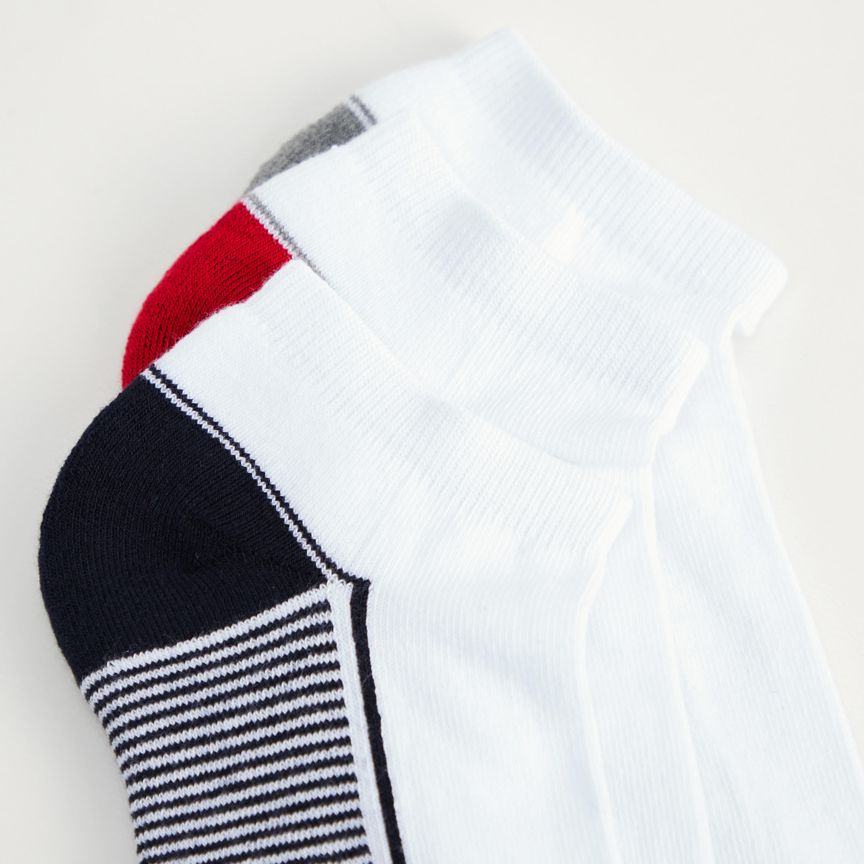 جوارب بارزة الملمس بطول الكاحل - طقم من 3 أزواج-men-socks-image-3