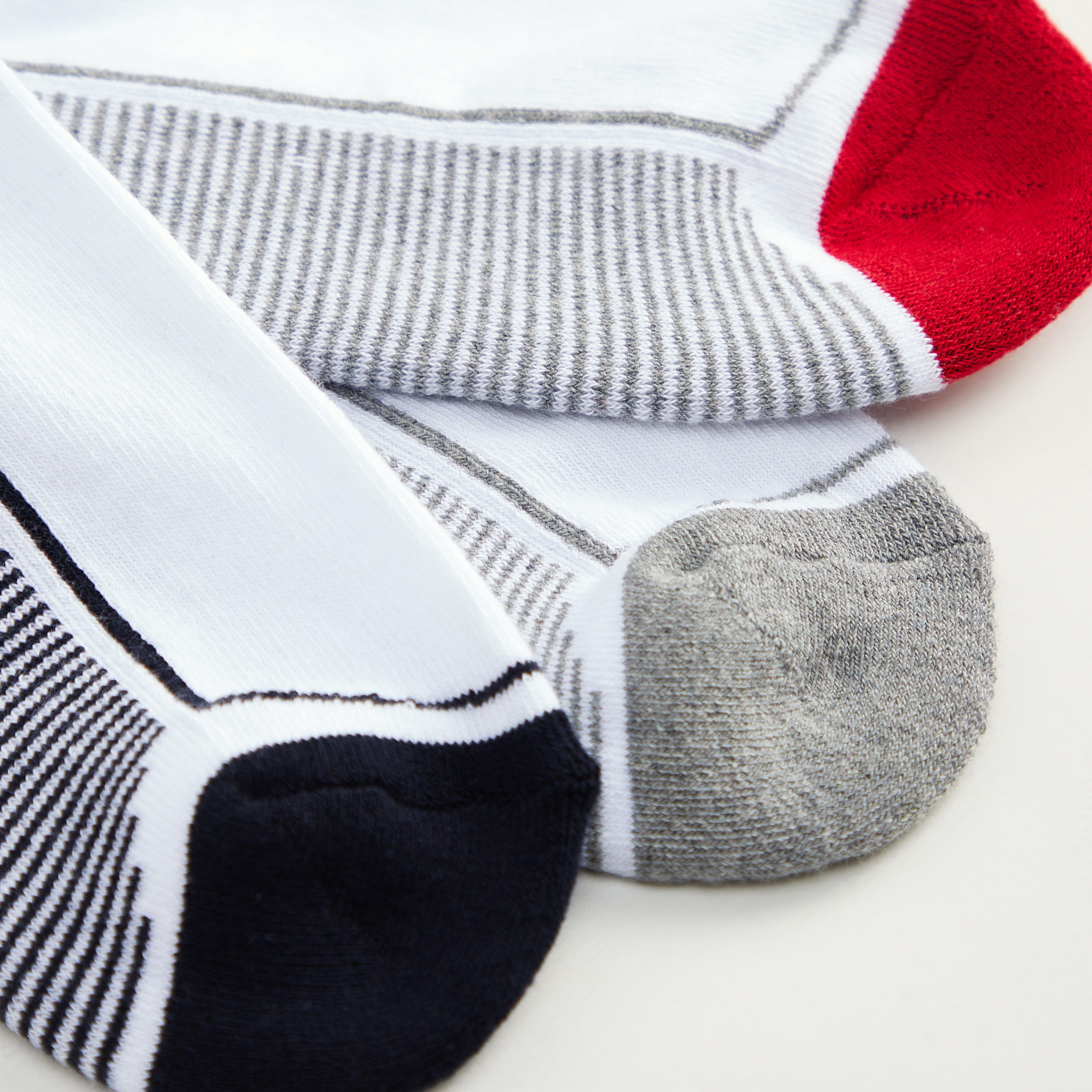 جوارب بارزة الملمس بطول الكاحل - طقم من 3 أزواج-men-socks-image-4