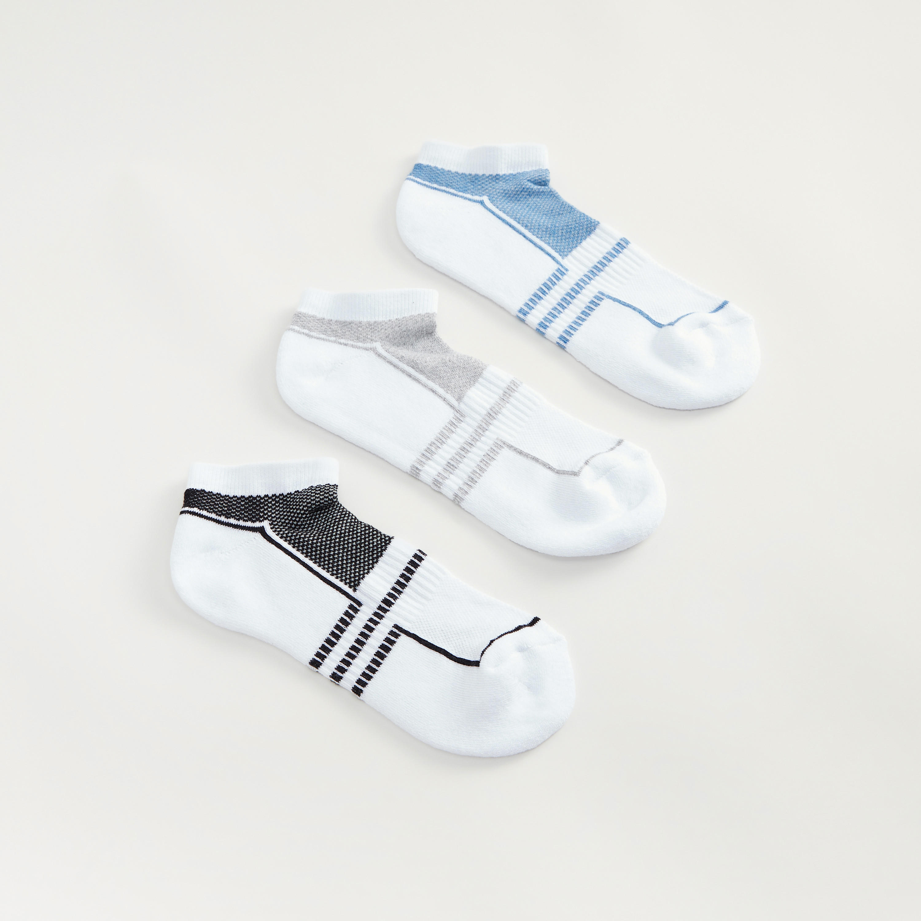 جوارب بارزة الملمس بطول الكاحل - طقم من 3 أزواج-men-socks-image-1