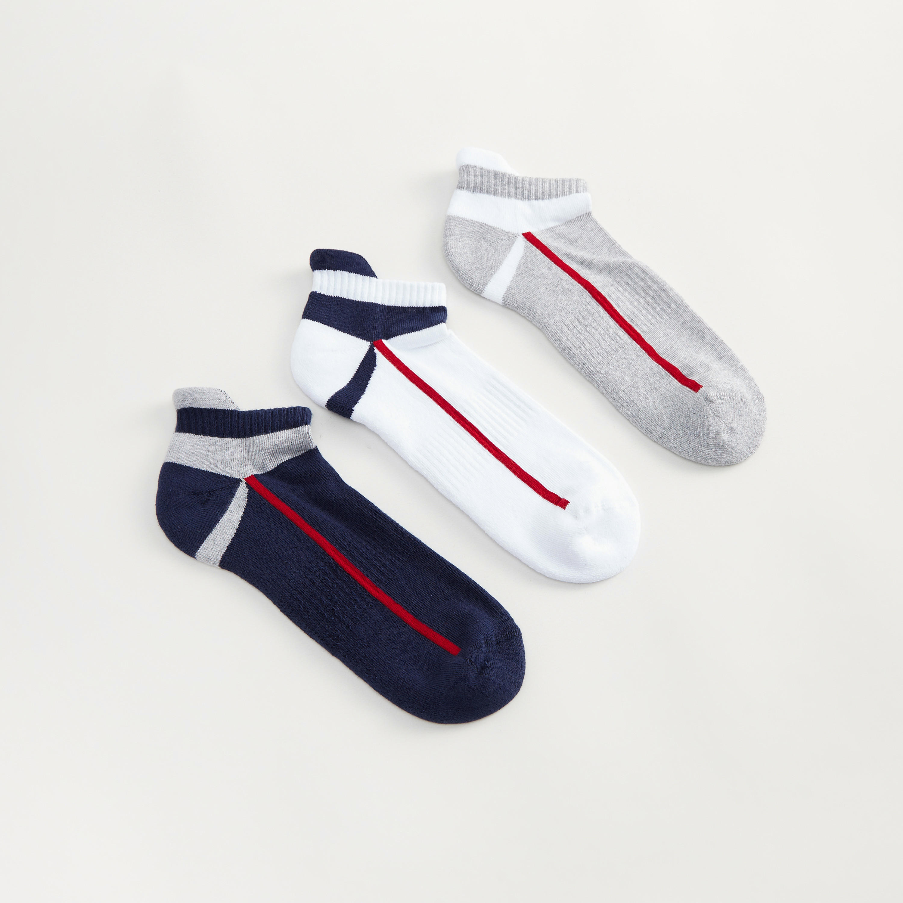جوارب بارزة الملمس بطول الكاحل - طقم من 3 أزواج-men-socks-image-1