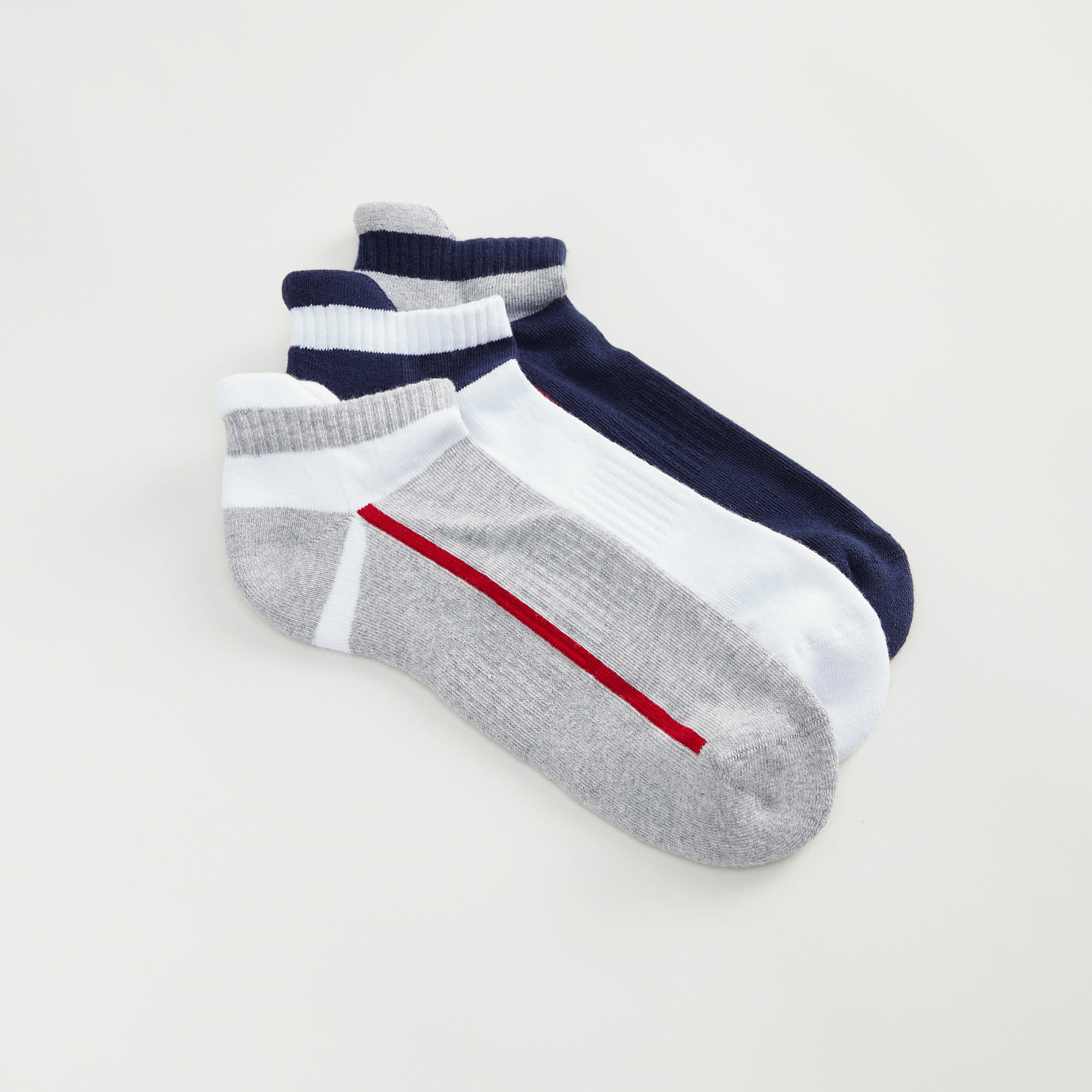 جوارب بارزة الملمس بطول الكاحل - طقم من 3 أزواج-men-socks-image-2