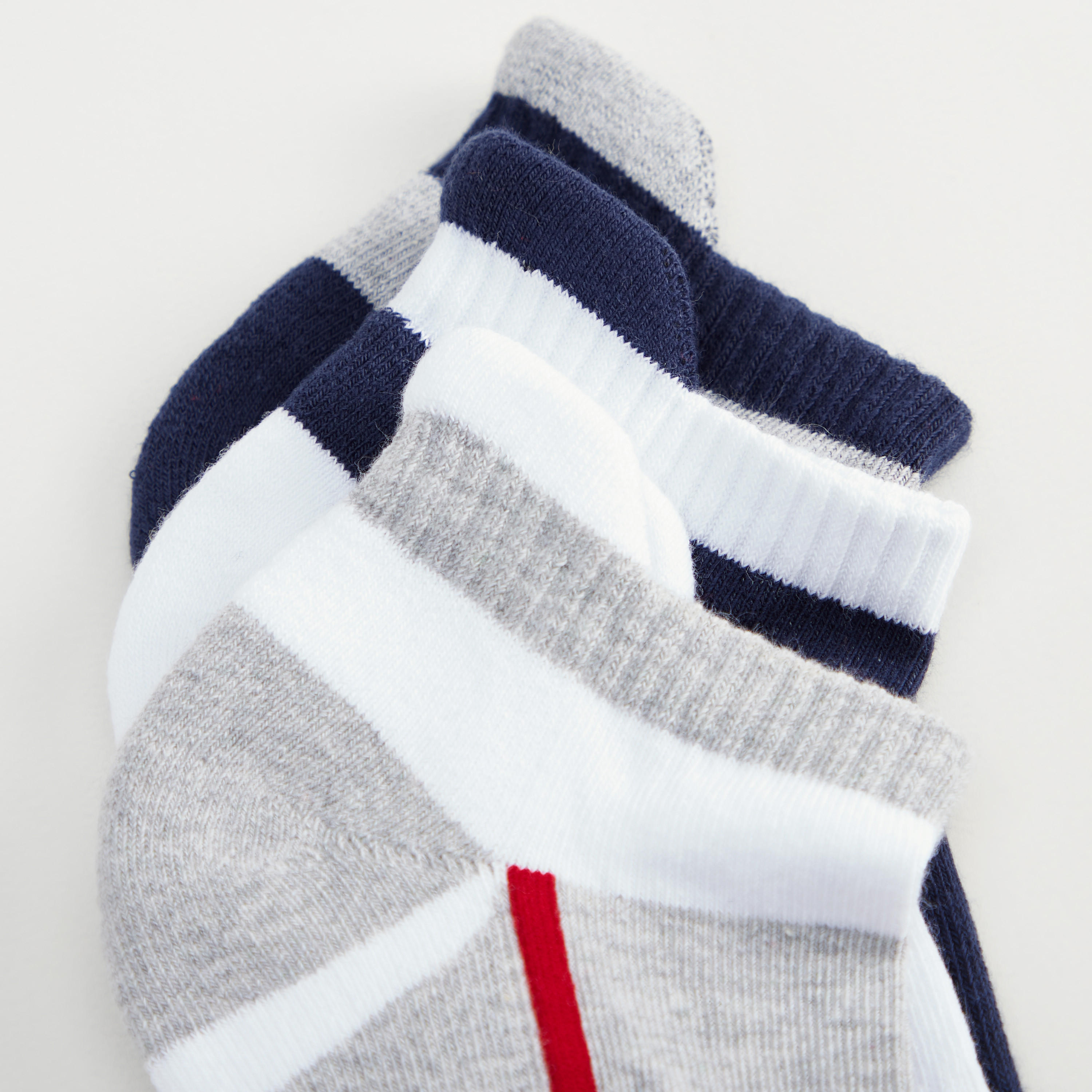 جوارب بارزة الملمس بطول الكاحل - طقم من 3 أزواج-men-socks-image-3