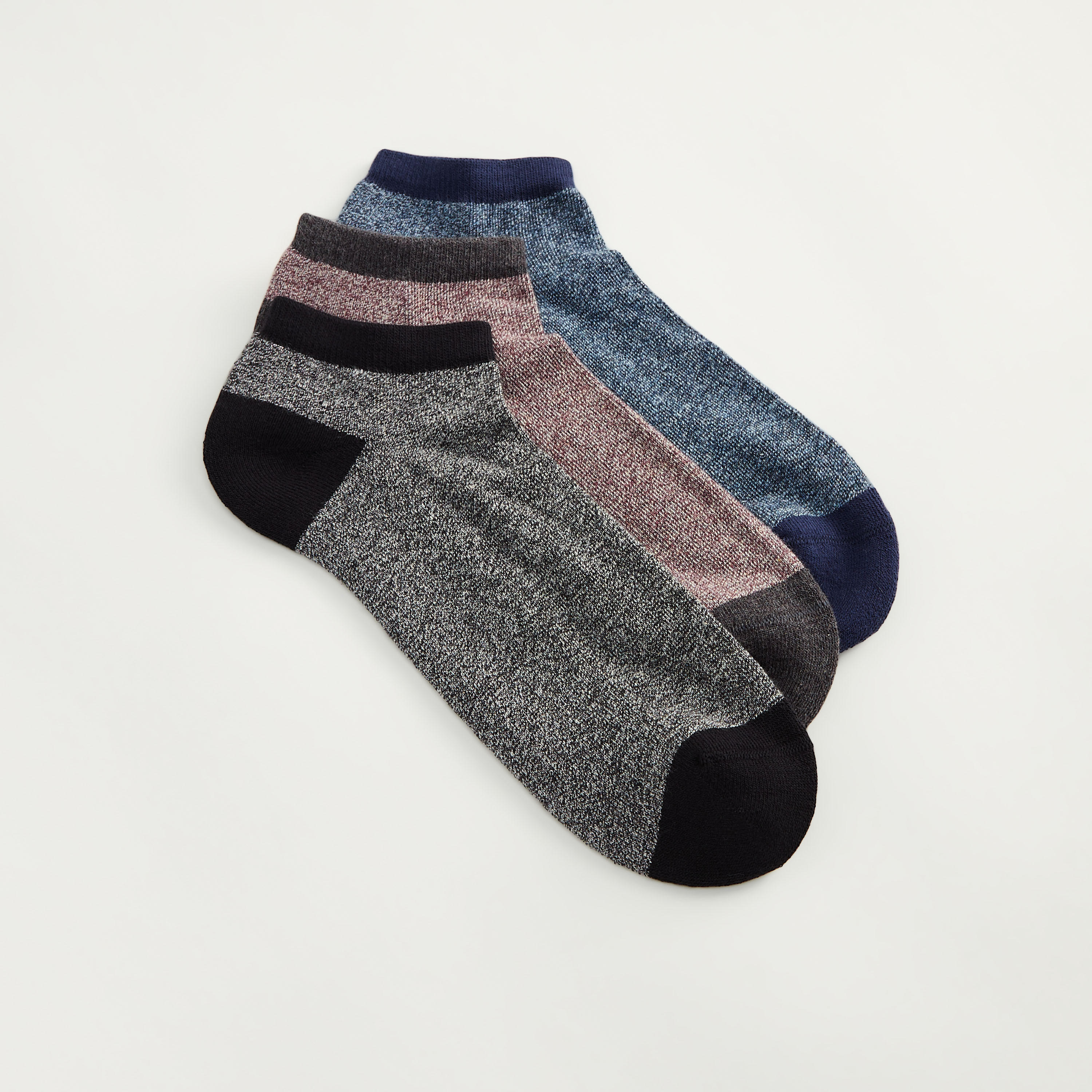 جوارب قطنيّة بارزة الملمس بطول الكاحل - طقم من 3-men-socks-image-2
