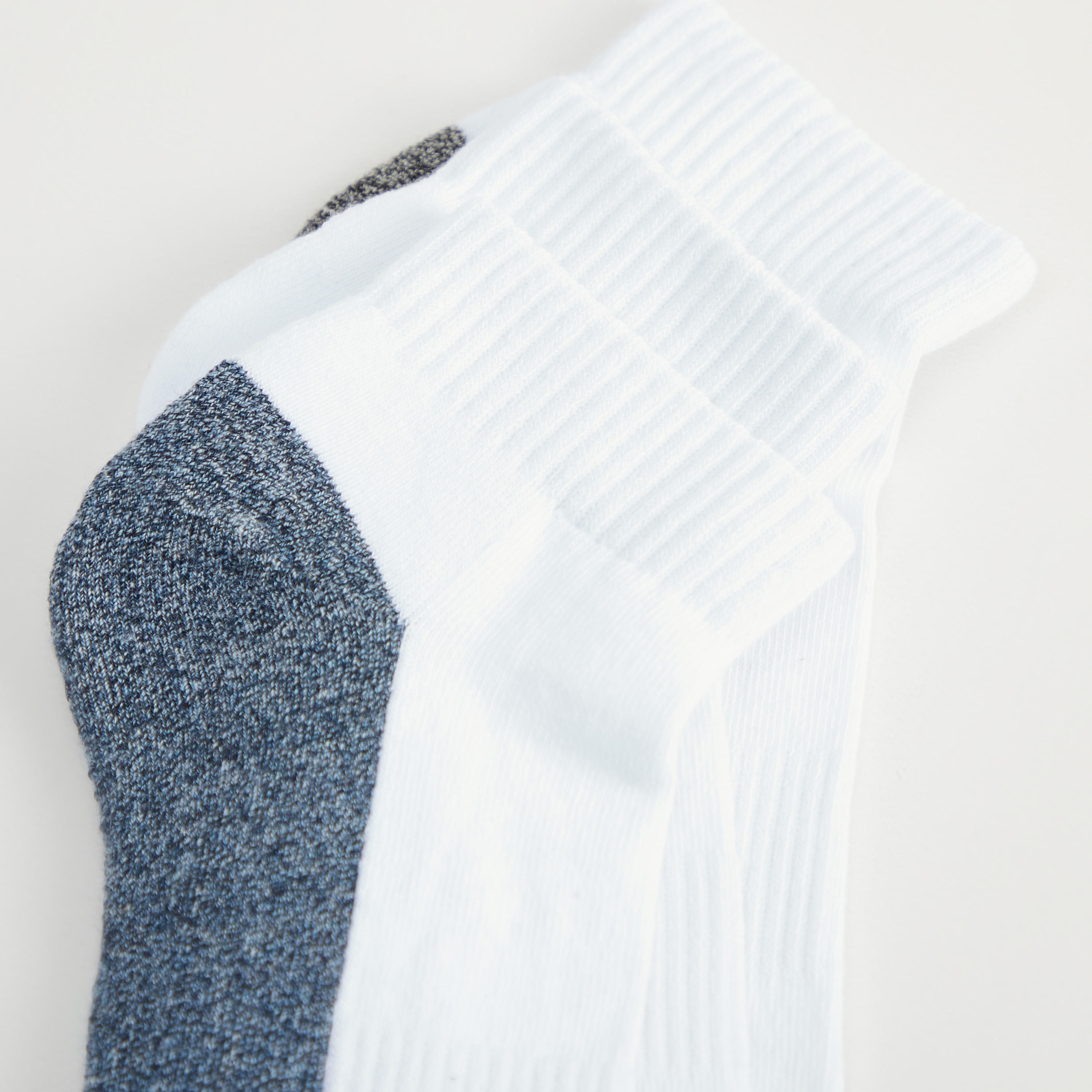 جوارب بارزة الملمس بطول الكاحل - طقم من 3 أزواج-men-socks-image-3