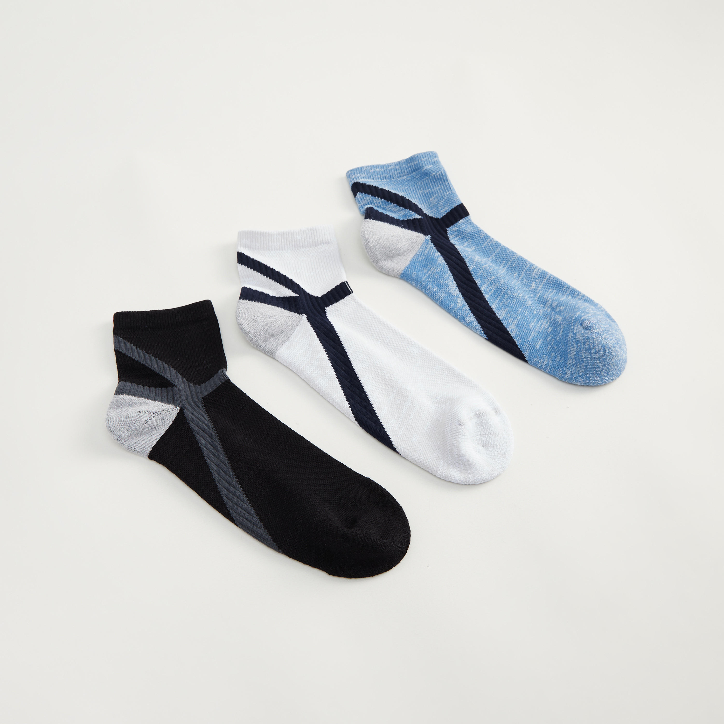 جوارب بارزة الملمس بطول الكاحل - طقم من 3 أزواج-men-socks-image-1