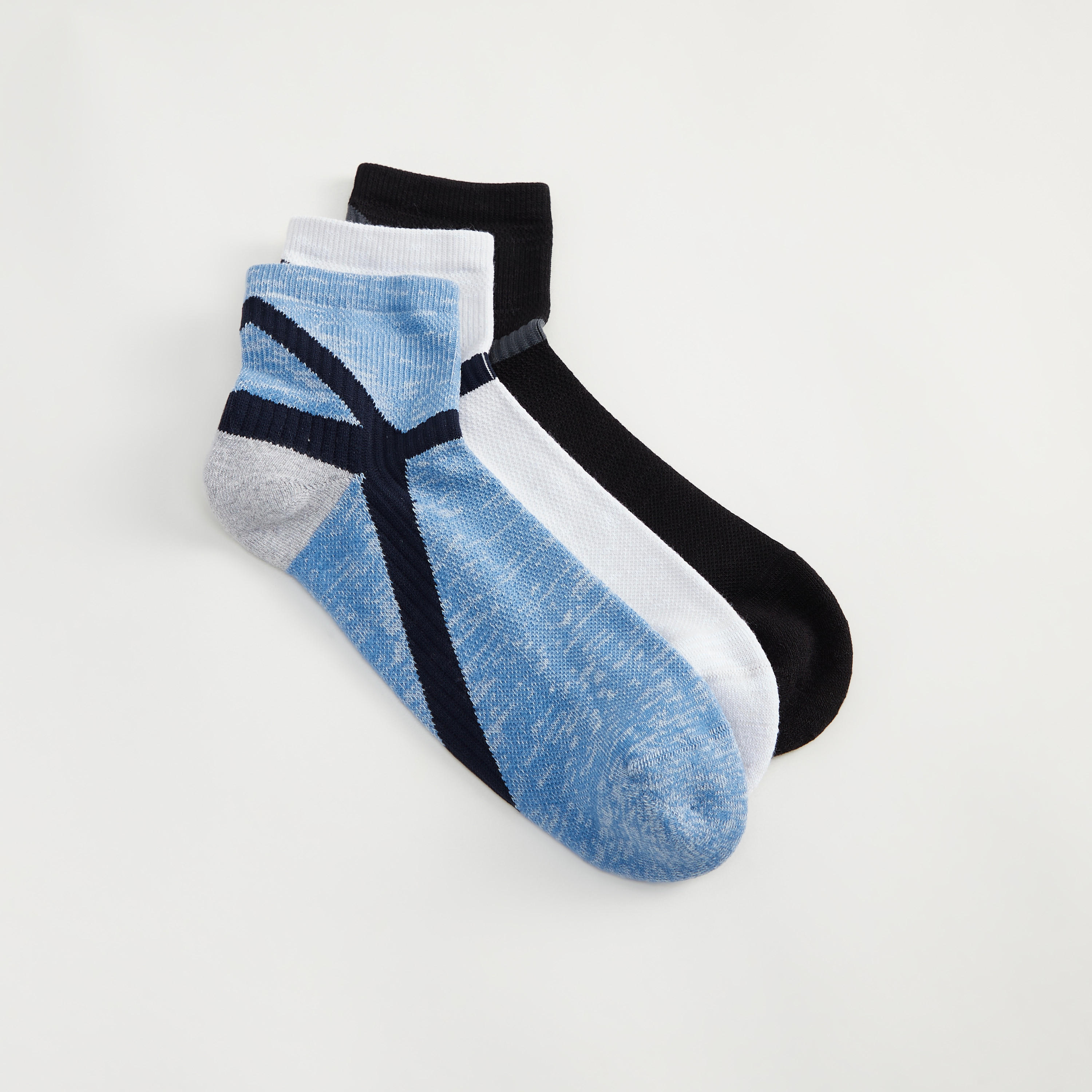 جوارب بارزة الملمس بطول الكاحل - طقم من 3 أزواج-men-socks-image-2
