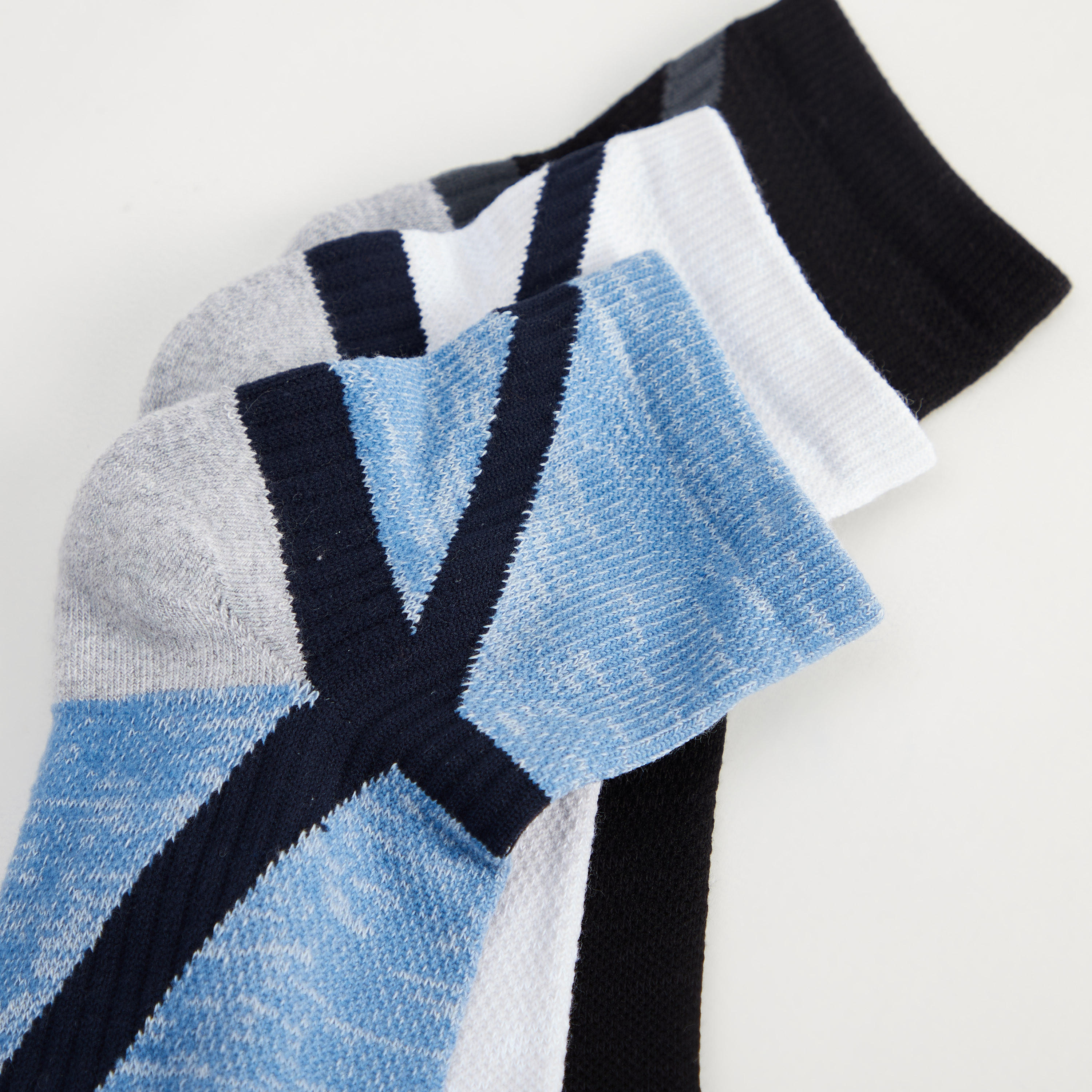 جوارب بارزة الملمس بطول الكاحل - طقم من 3 أزواج-men-socks-image-3