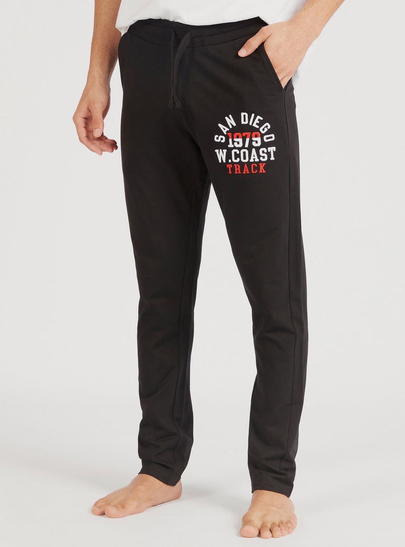 بنطلون بيحاما برباط إغلاق وجيوب وطبعات-men-clothing-nightwear-pyjamaandshorts-image-4