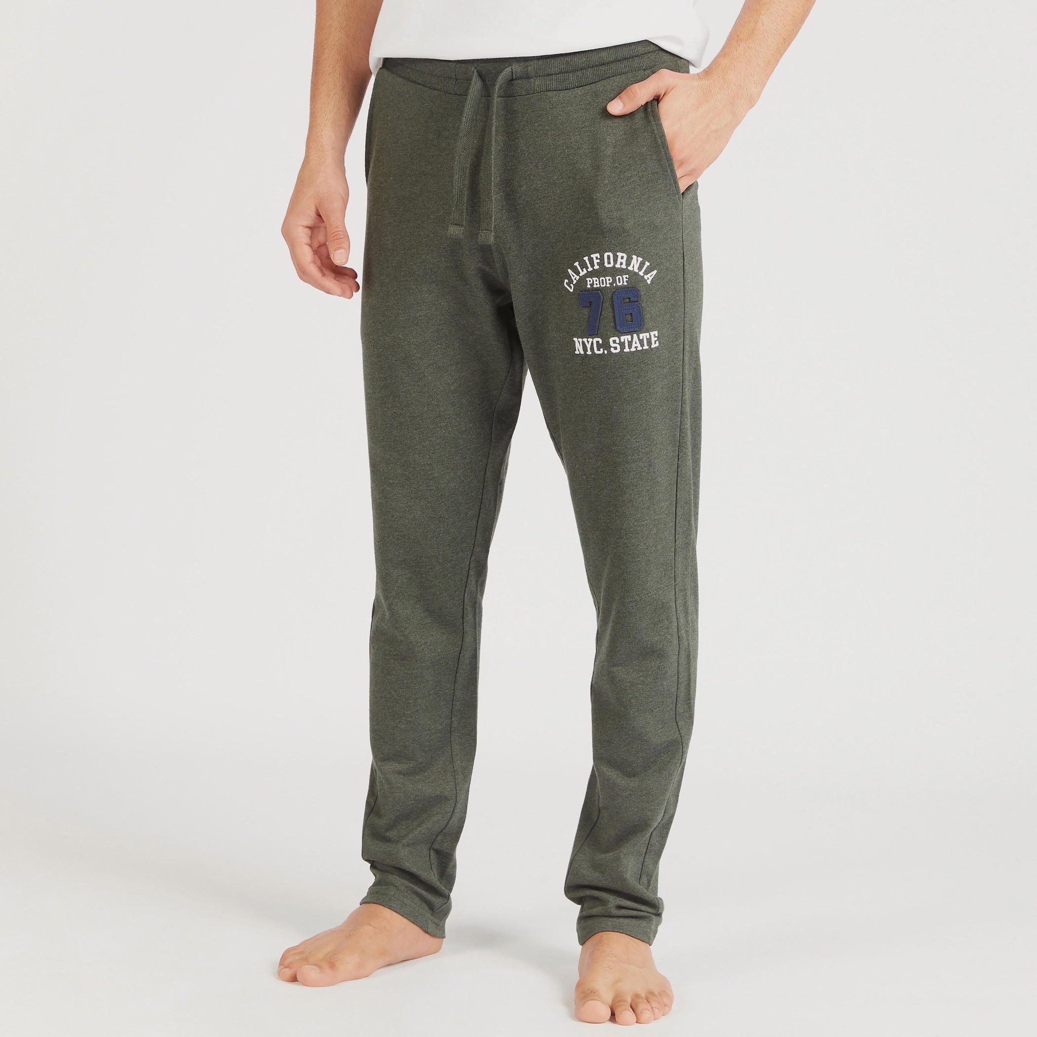 بنطلون بيحاما برباط إغلاق وجيوب وطبعات-men-clothing-nightwear-pyjamaandshorts-image-4