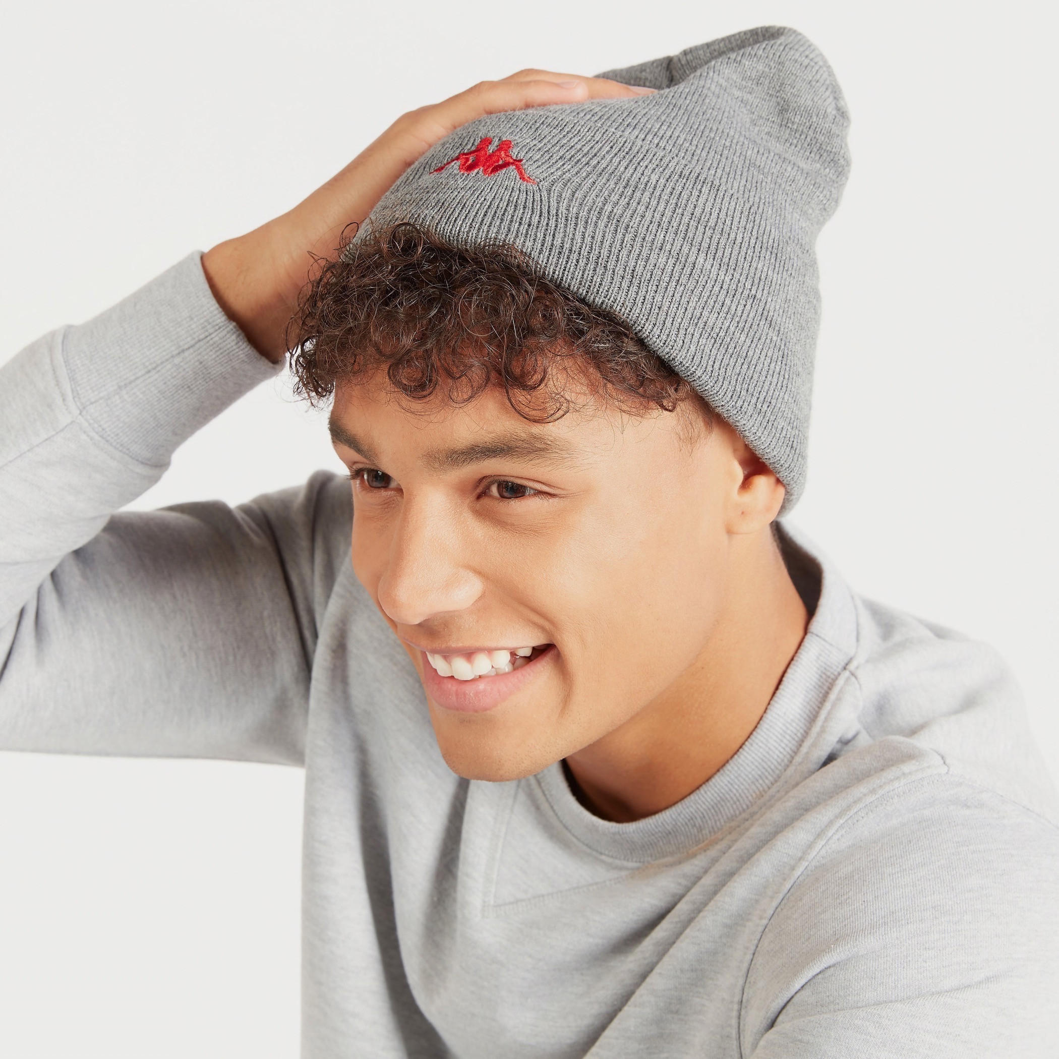 قبعة بيني بتفاصيل مطرّزة وأطراف مطّاطيّة-men-clothing-sportswearandactivewear-accessories-image-2