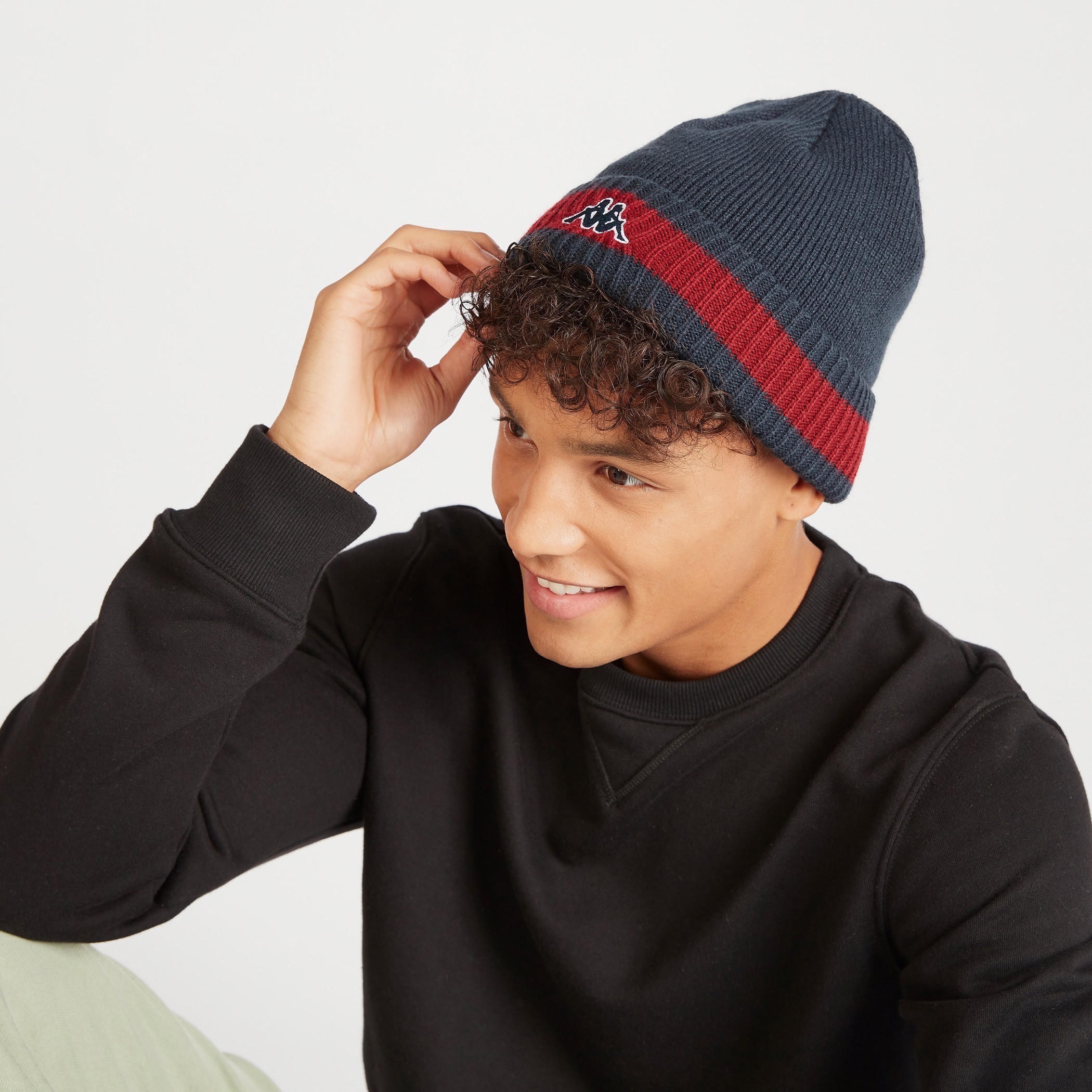 قبعة بيني بارزة الملمس بتطريز شعار وأطراف مطاطية من كابا-men-clothing-sportswearandactivewear-accessories-image-2