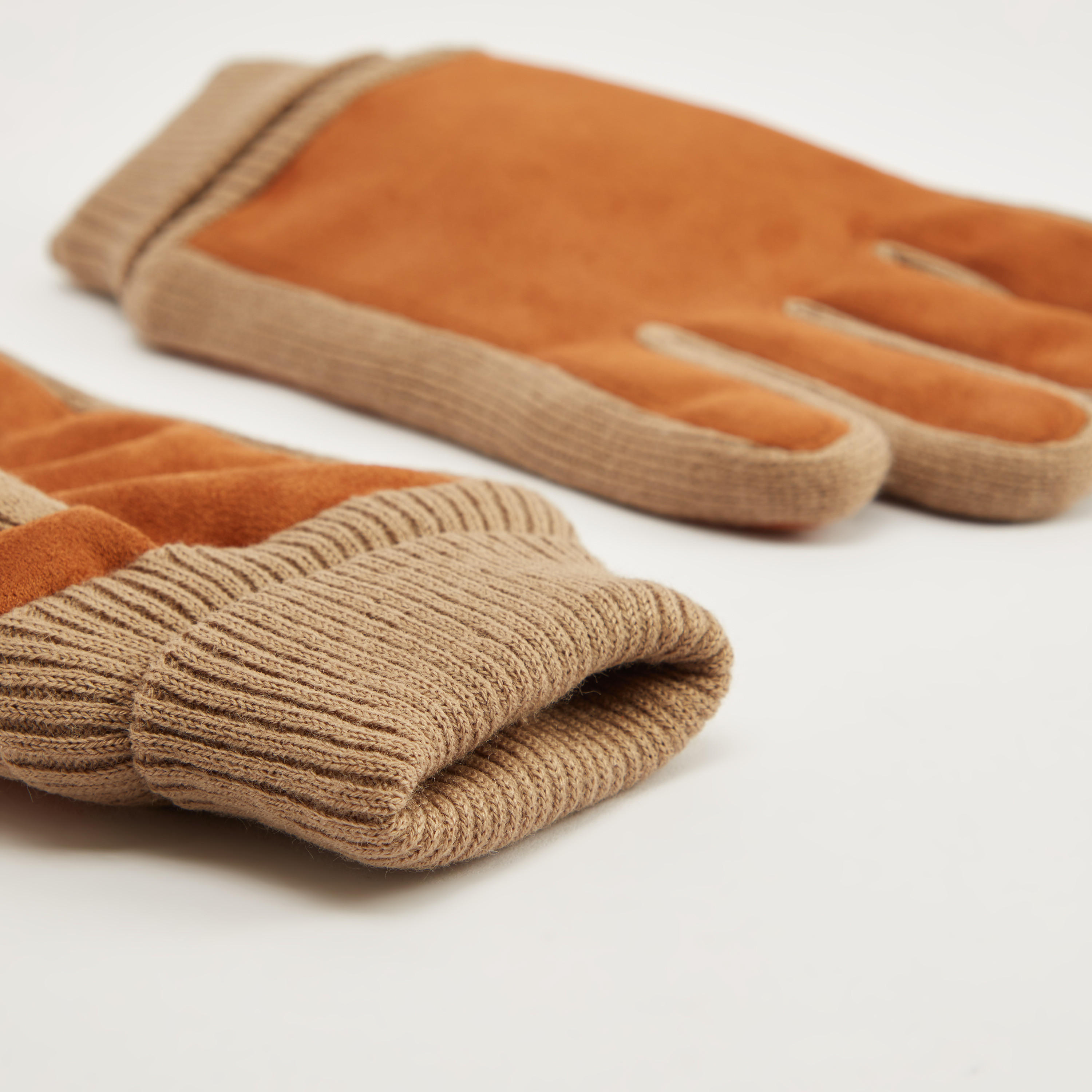 قفازات بارزة الملمس بأطراف مطاطية-men-scarvesandgloves-image-2