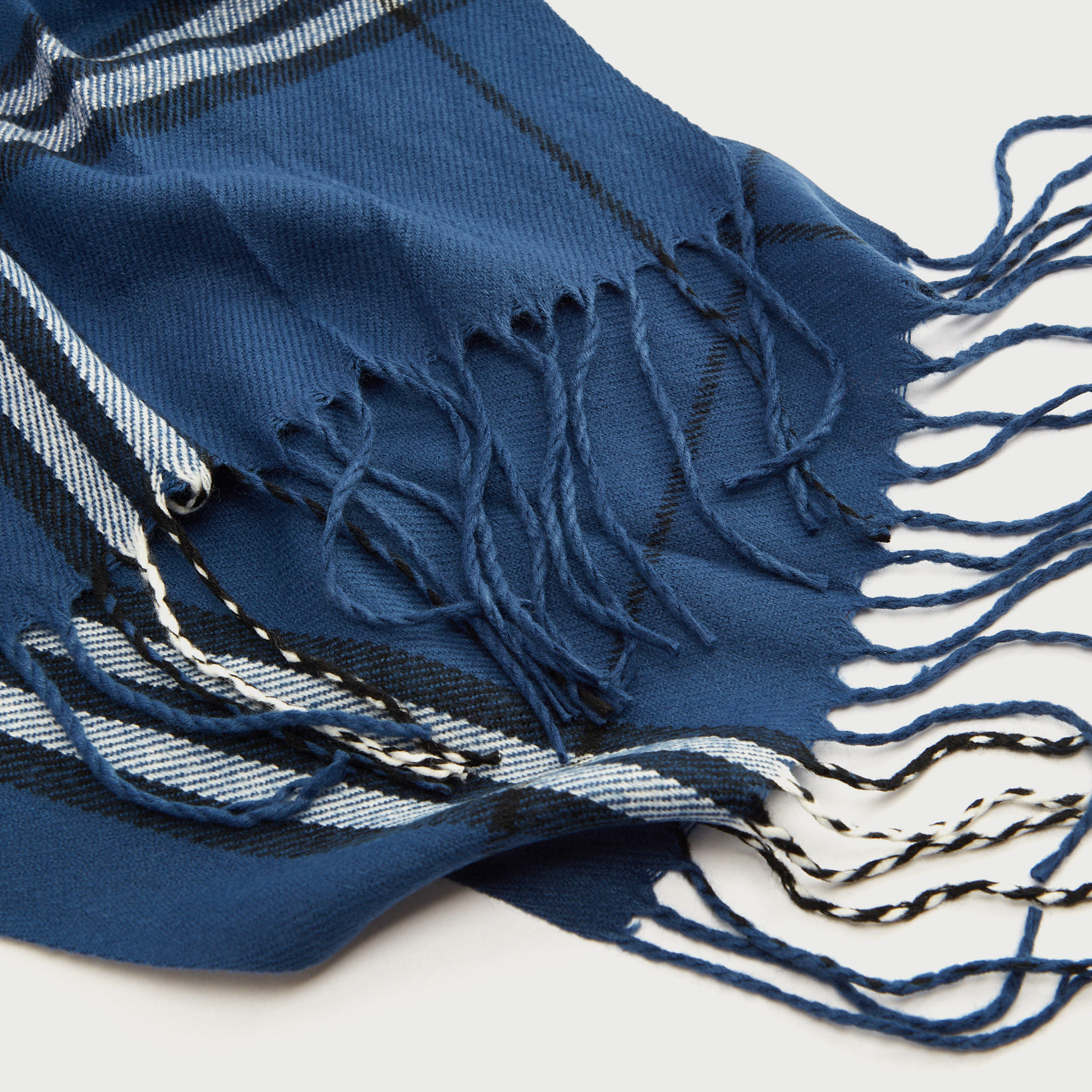 وشاح كاروهات بتفاصيل شراشيب-men-scarvesandgloves-image-3