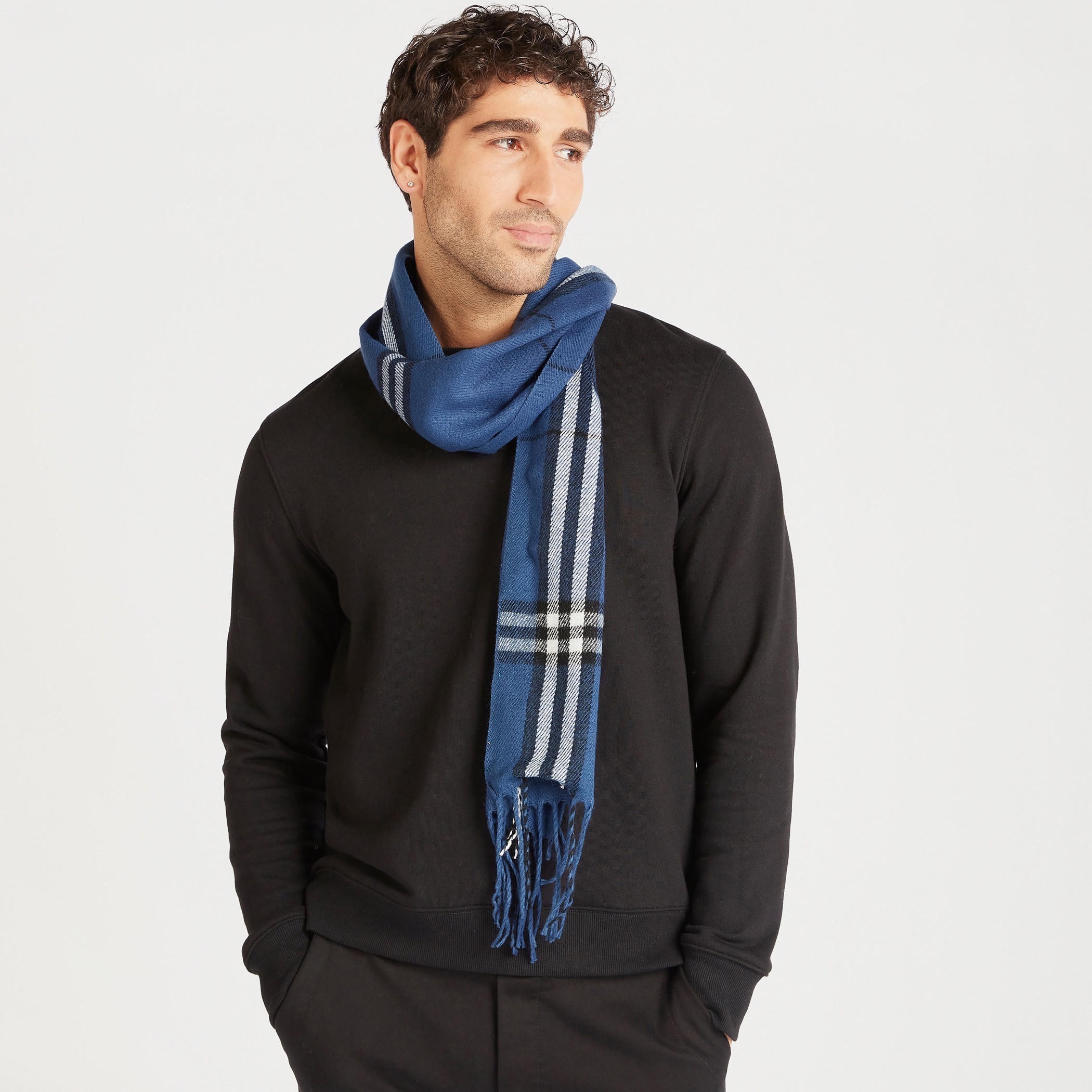 وشاح كاروهات بتفاصيل شراشيب-men-scarvesandgloves-image-2