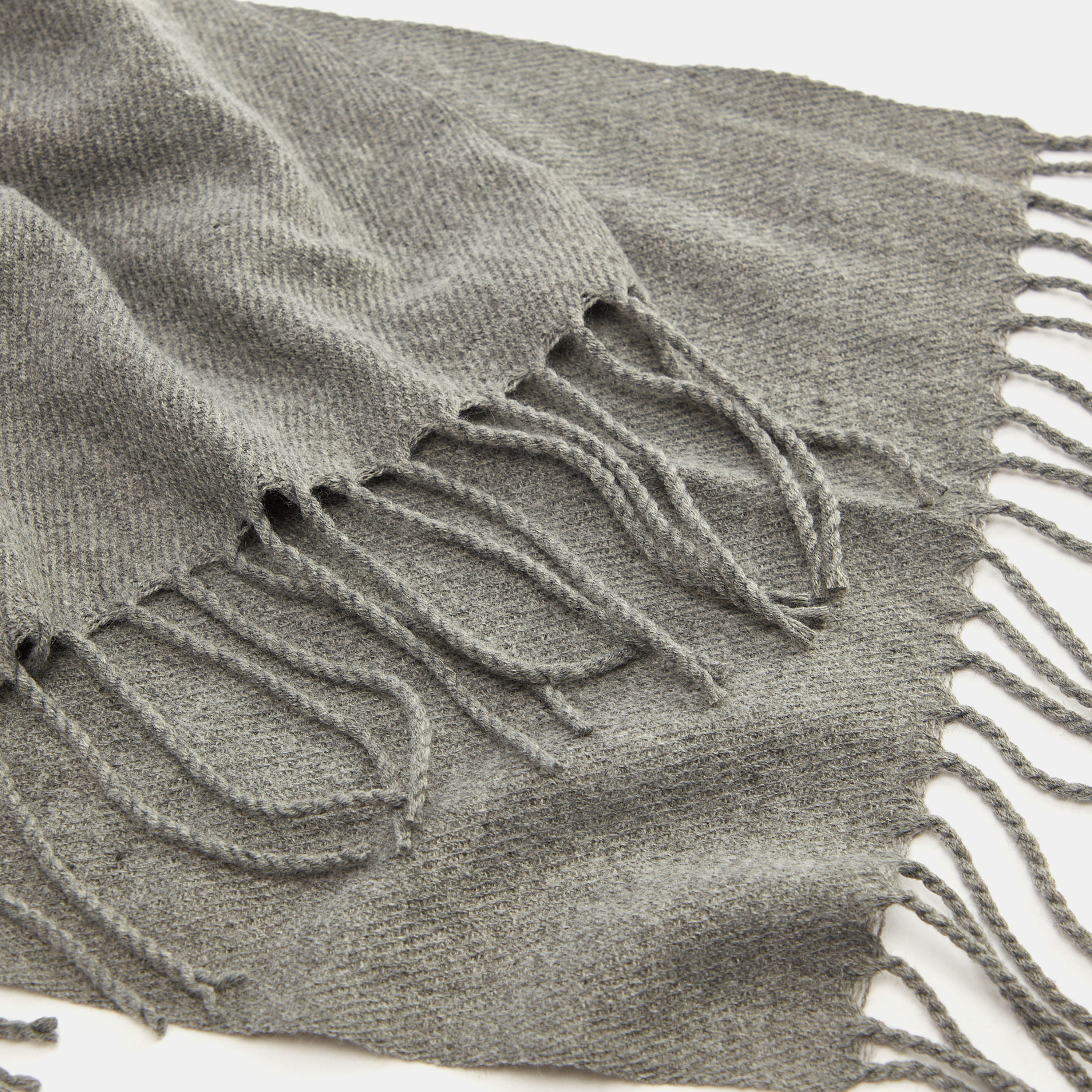 وشاح سادة بشَراشيب-men-scarvesandgloves-image-2