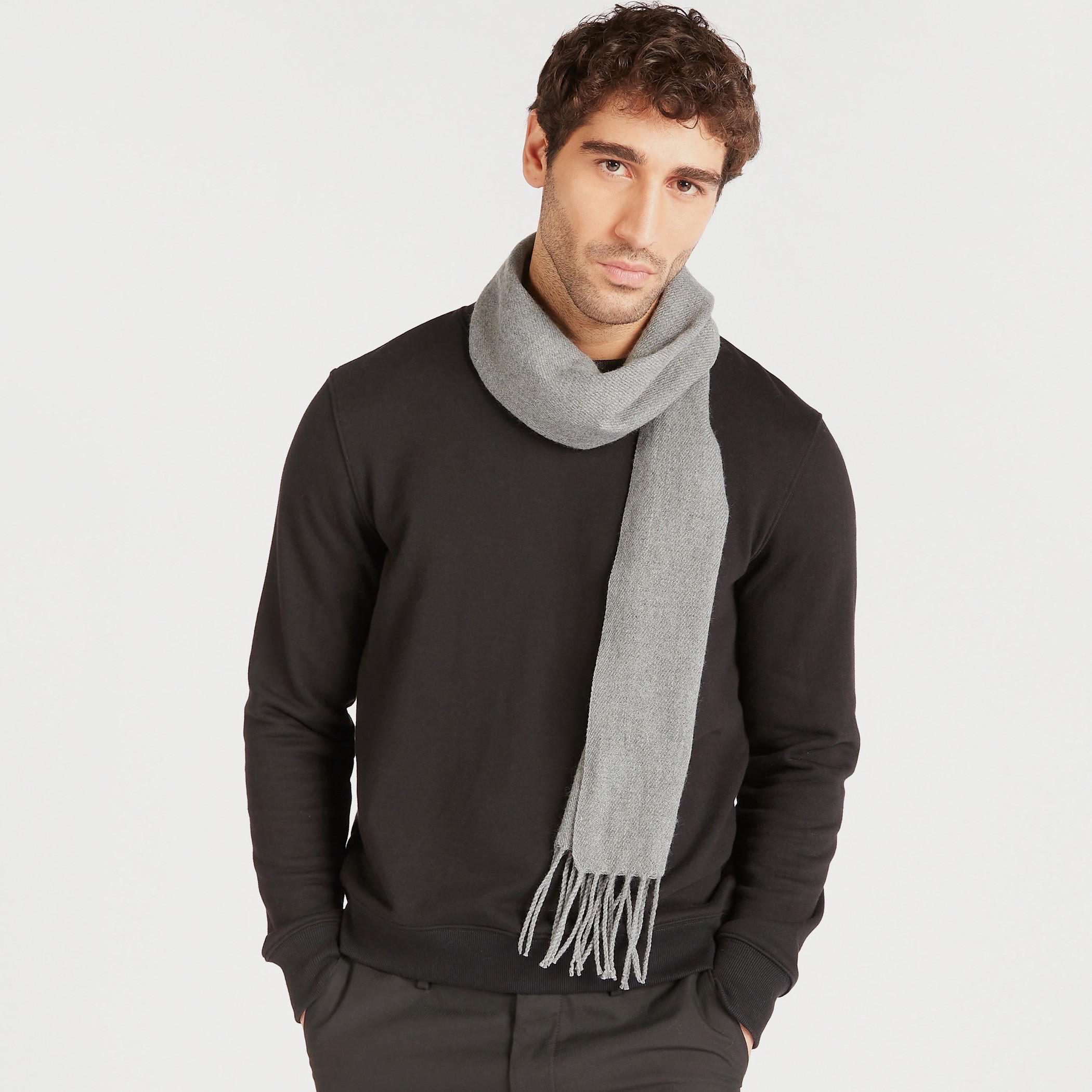 وشاح سادة بشَراشيب-men-scarvesandgloves-image-3