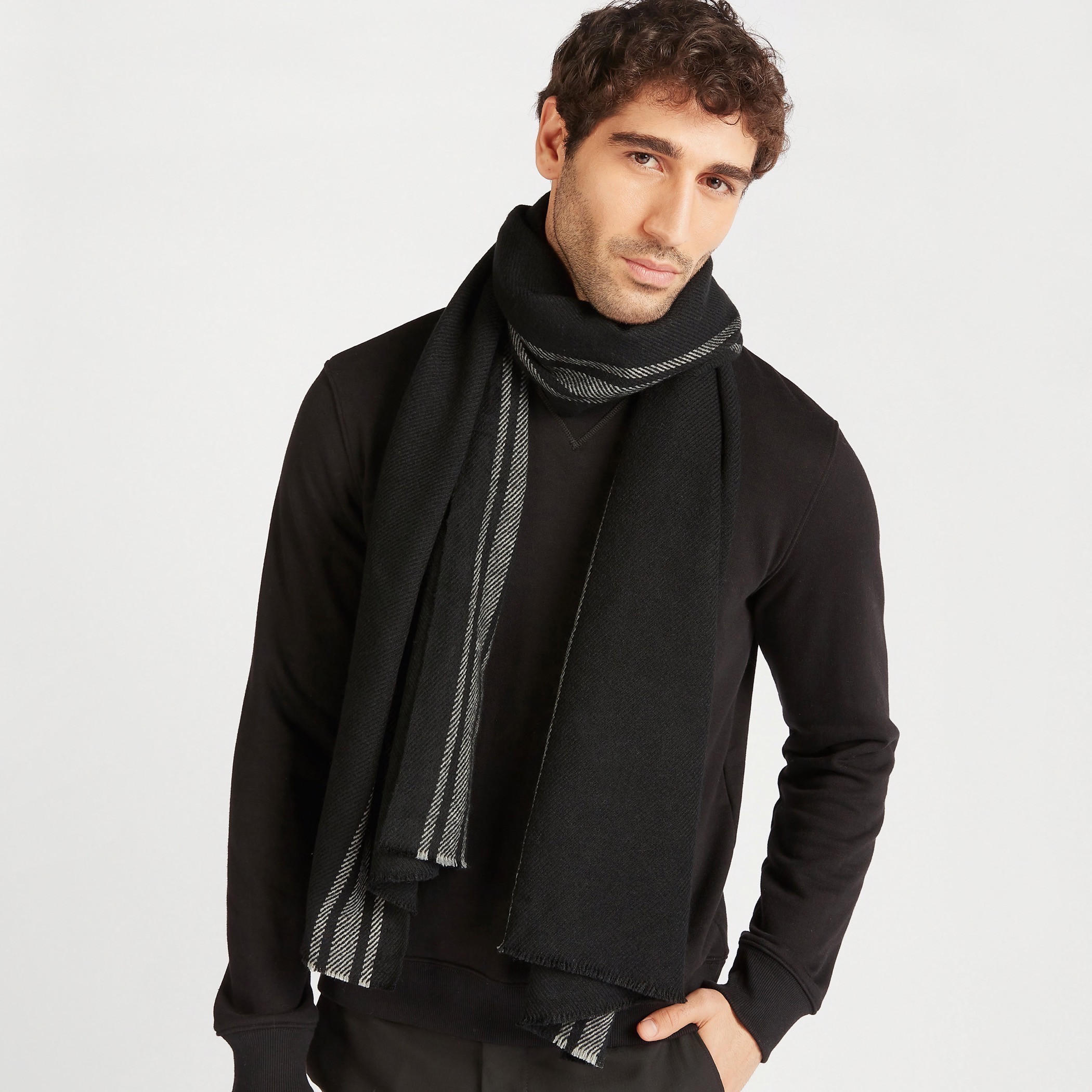 وشاح بارز الملمس بحواف مقلّمة-men-scarvesandgloves-image-2