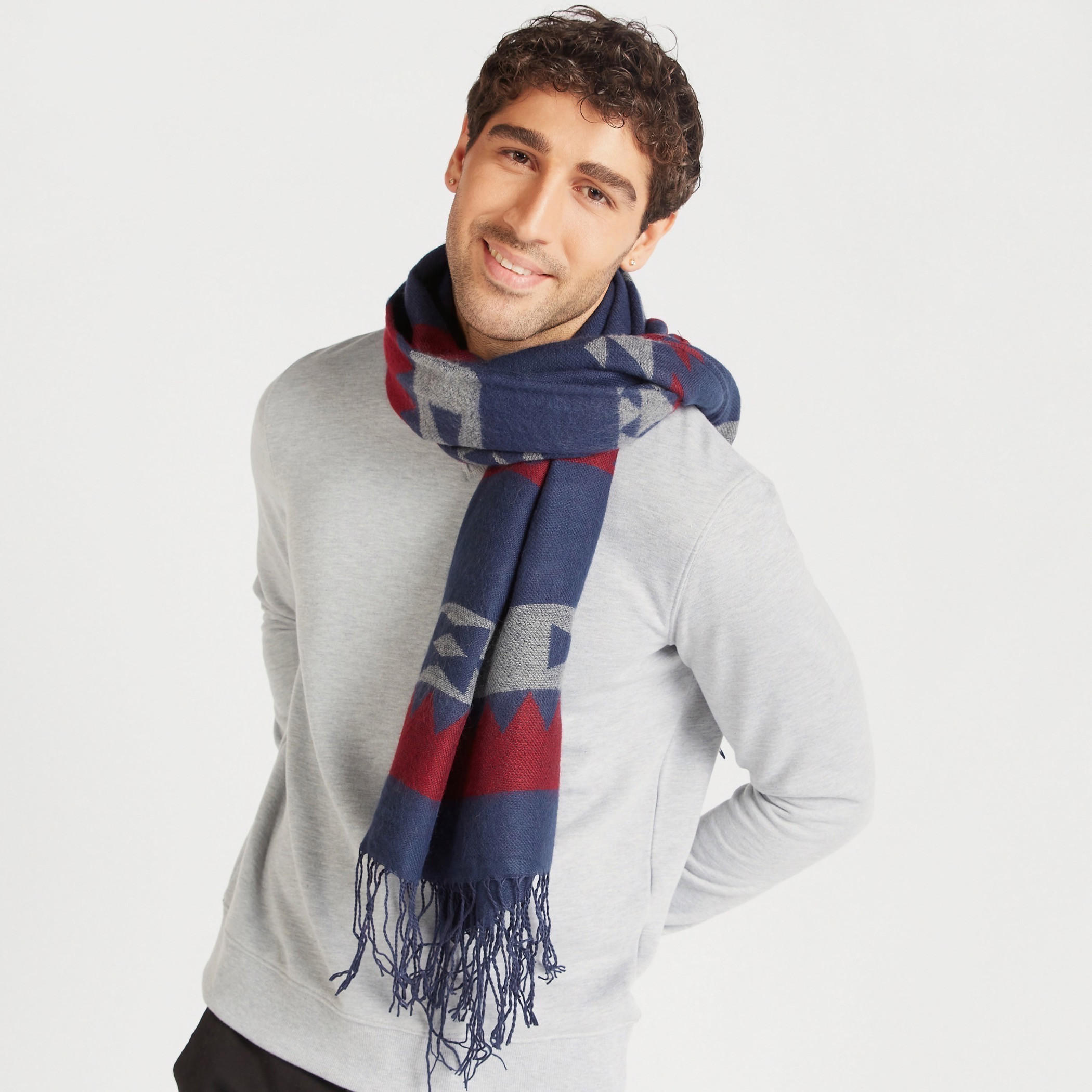 وشاح بطبعات وشراشيب-men-scarvesandgloves-image-2