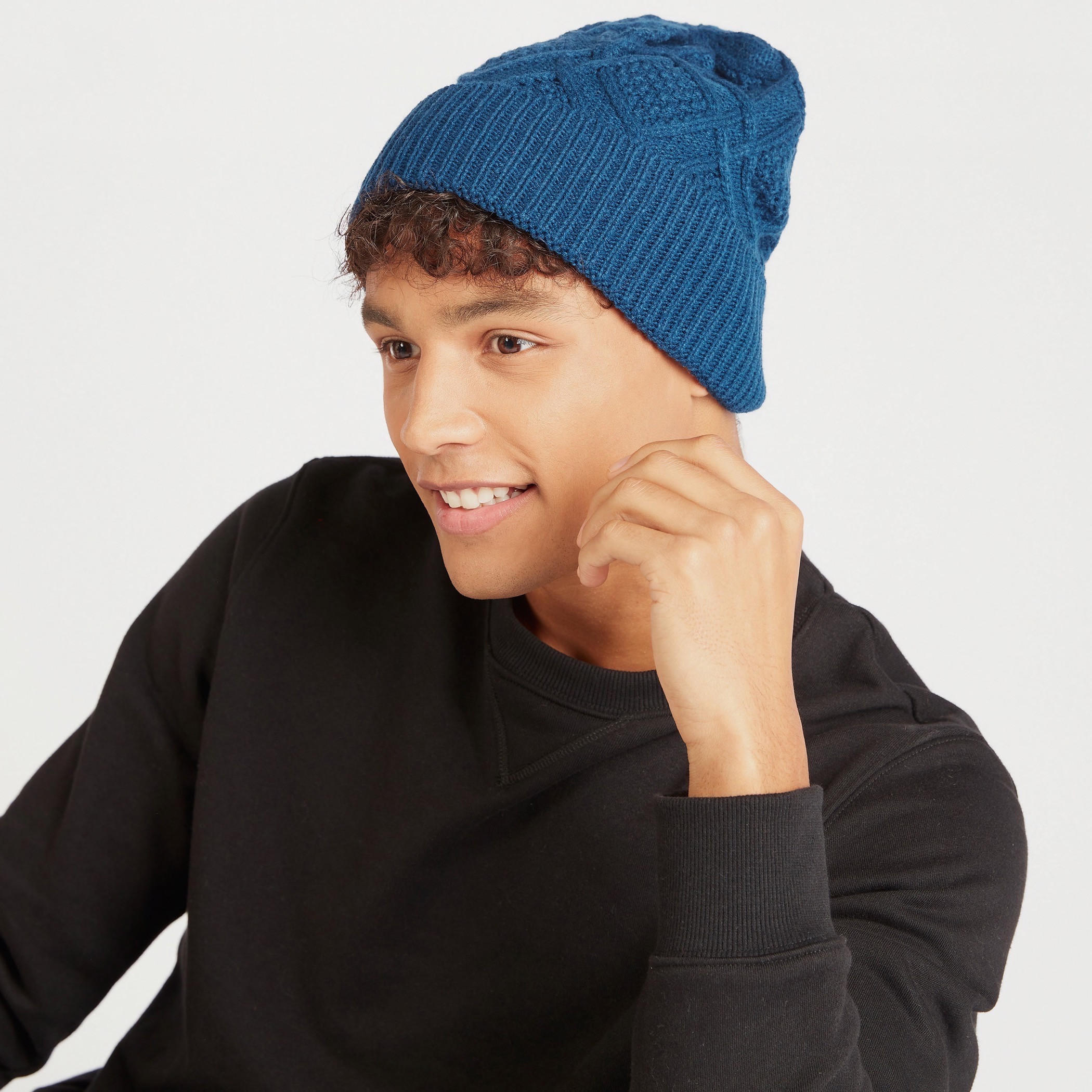 قبّعة بيني بارزة الملمس بأطراف مطّاطيّة-men-caps-image-2