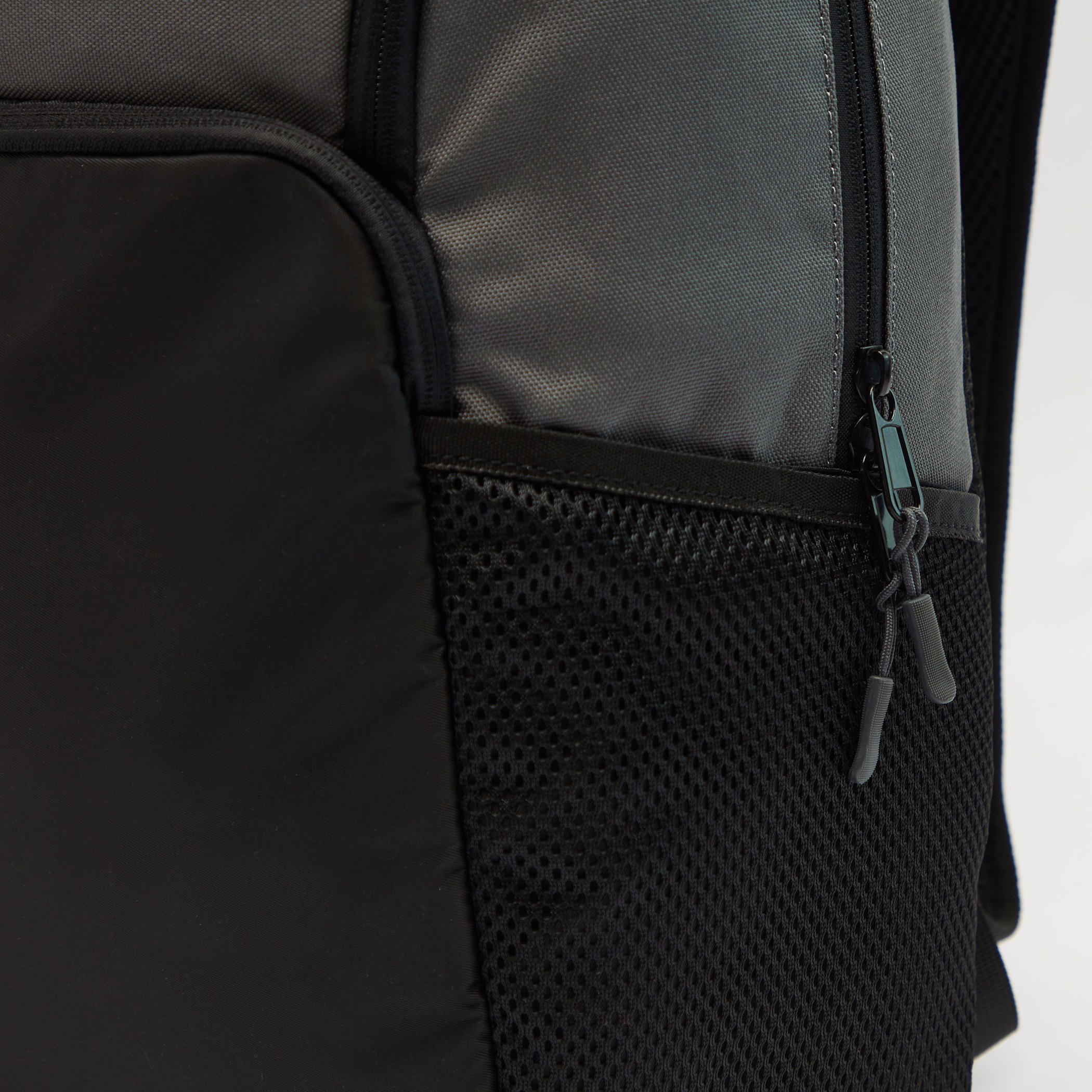 شنطة ظهر بأحزمة قابلة للتعديل وسحّاب إغلاق وطبعات شعار من كابا-men-bags-image-4