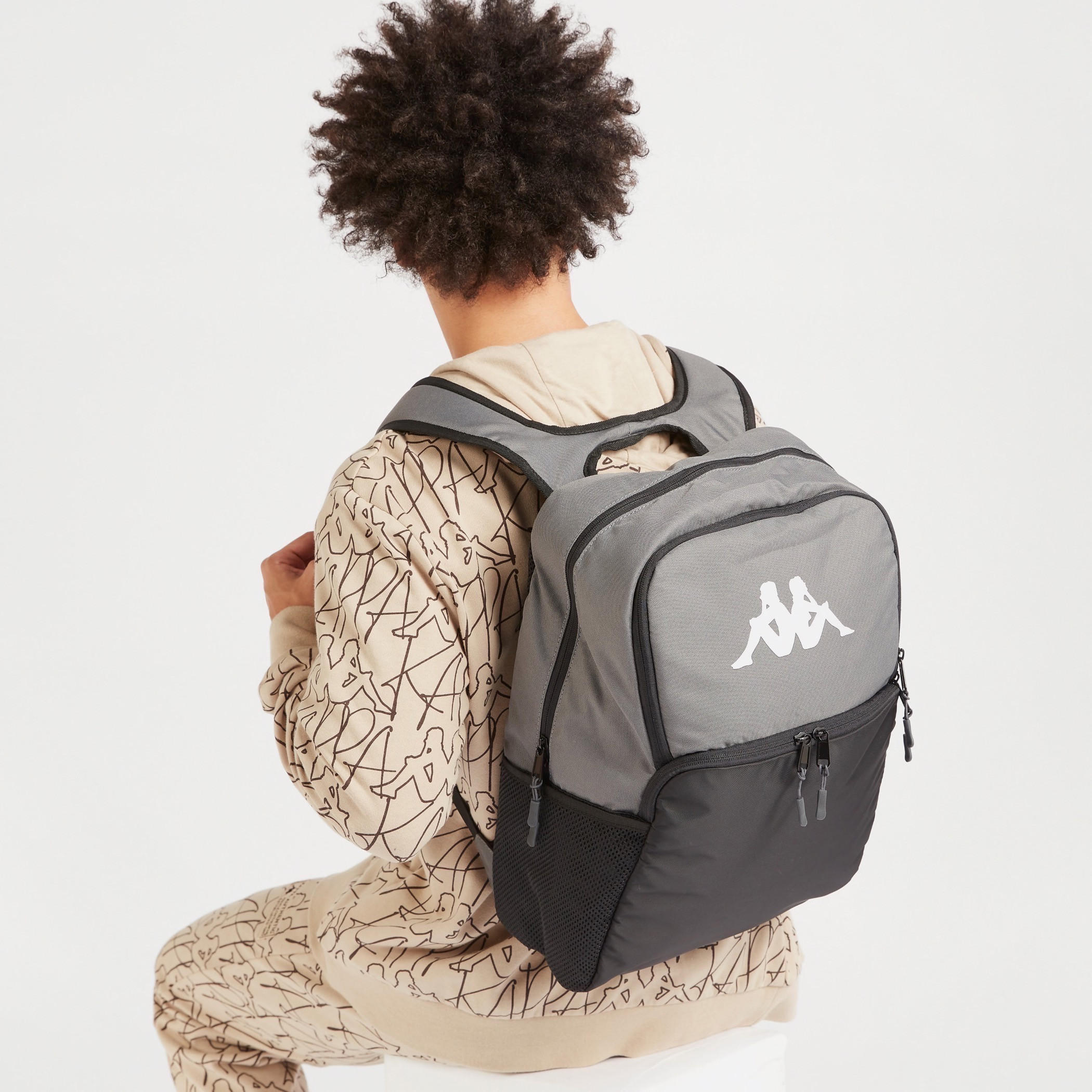 شنطة ظهر بأحزمة قابلة للتعديل وسحّاب إغلاق وطبعات شعار من كابا-men-bags-image-2
