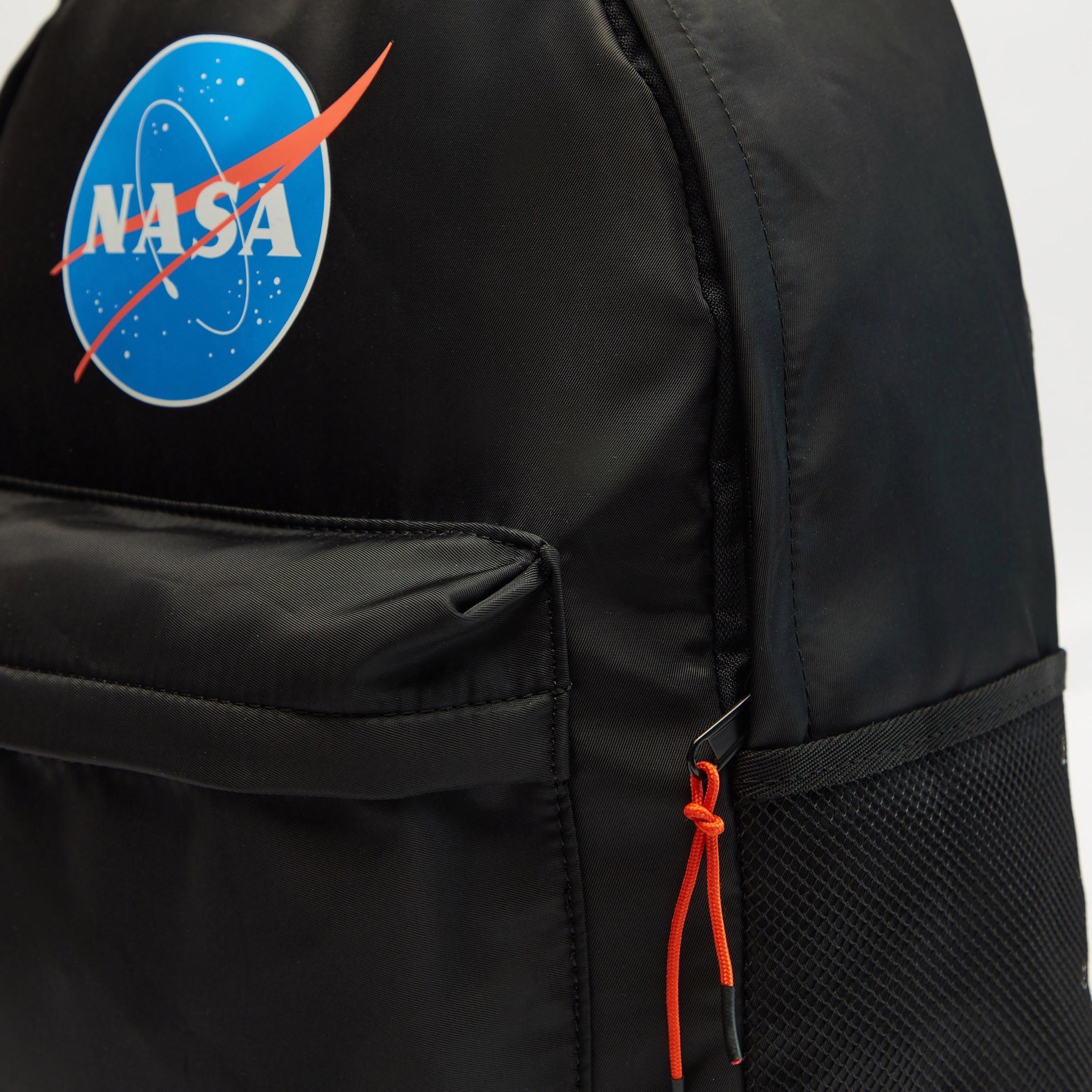 شنطة ظهر بطبعات شعار وسحاب إغلاق من ناسا-men-bags-image-4