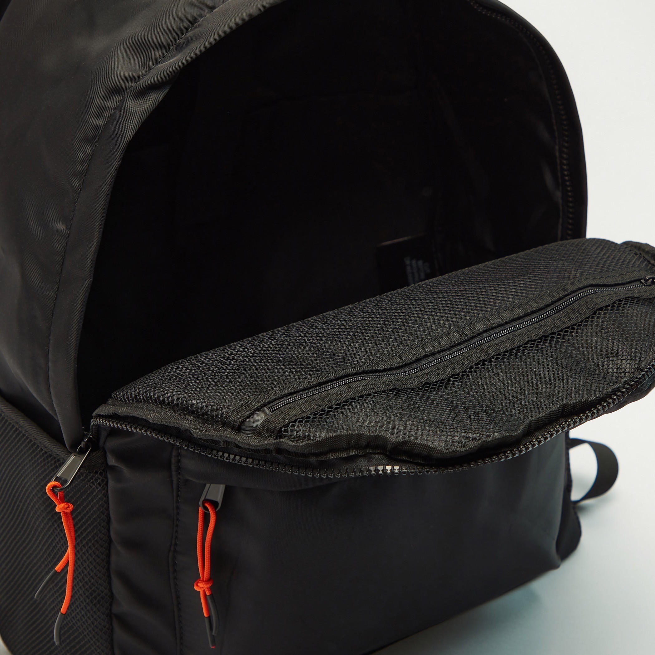 شنطة ظهر بطبعات شعار وسحاب إغلاق من ناسا-men-bags-image-6