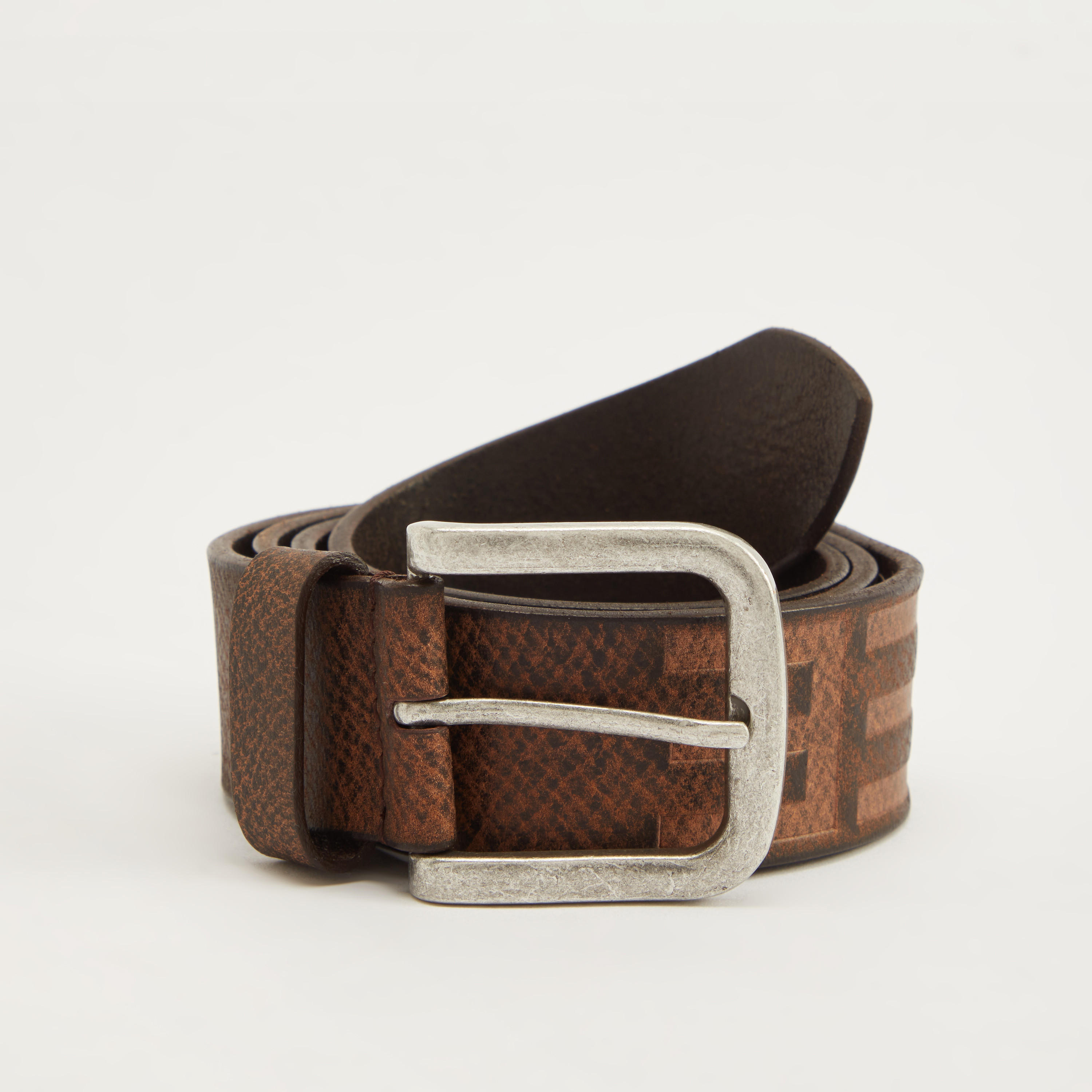 حزام جلد بارز الملمس بإبزيم إغلاق بدبوس من لي كوبر-men-beltsandwallets-belts-image-1
