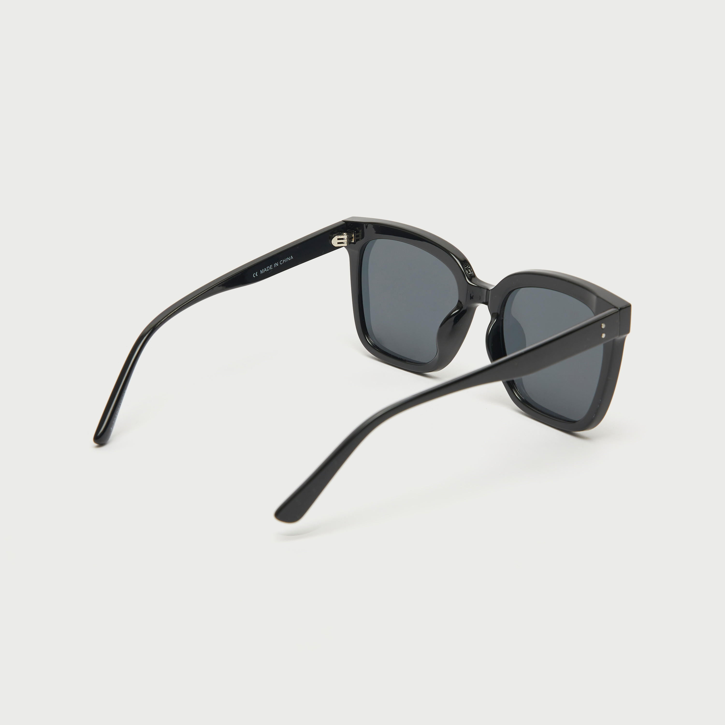 نظارة شمسيّة واي فيرار بإطار كامل ووسادات أنف-men-sunglasses-image-4