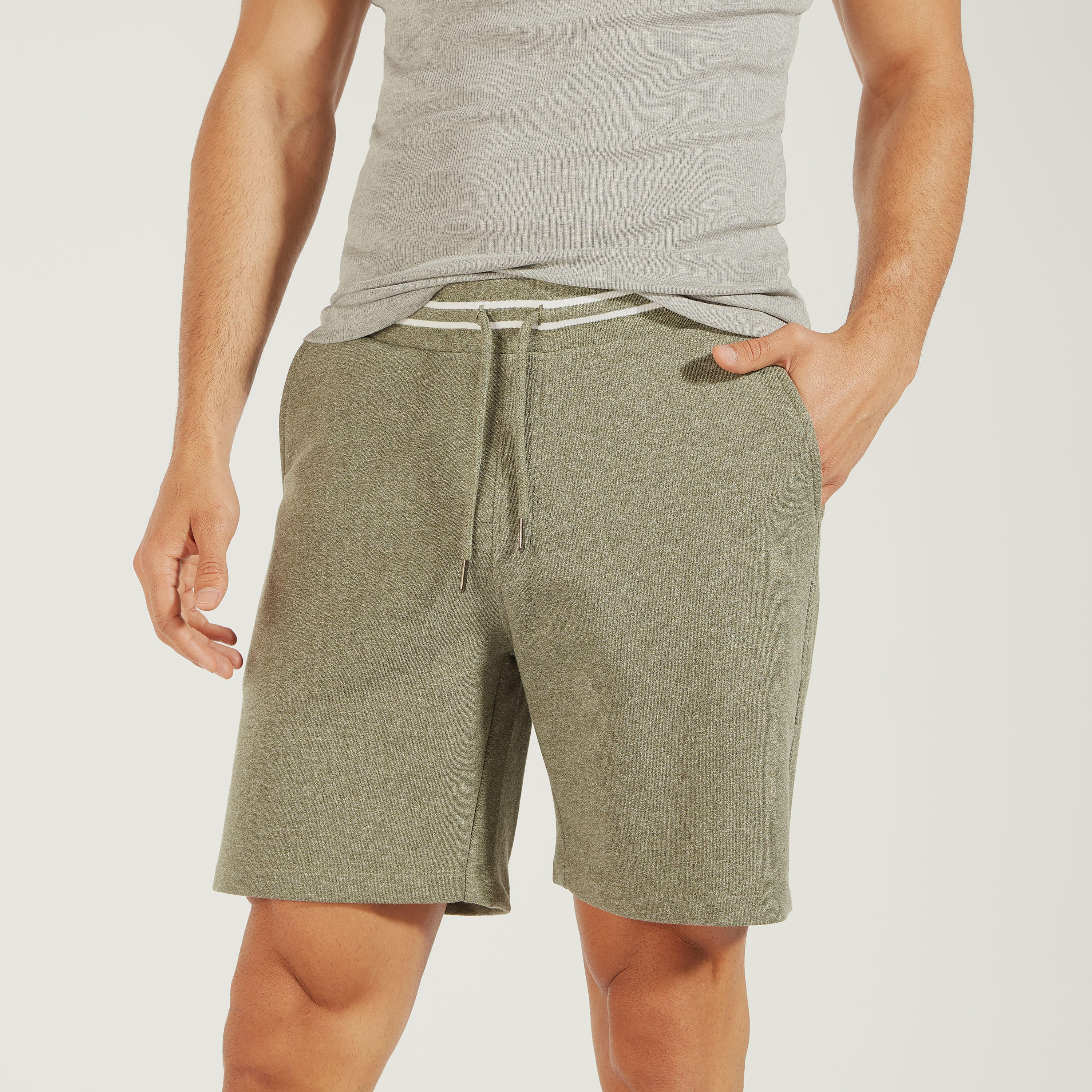 شورت سادة بخصر متوسط الارتفاع ورباط وجيوب-men-clothing-bottoms-shorts-image-5
