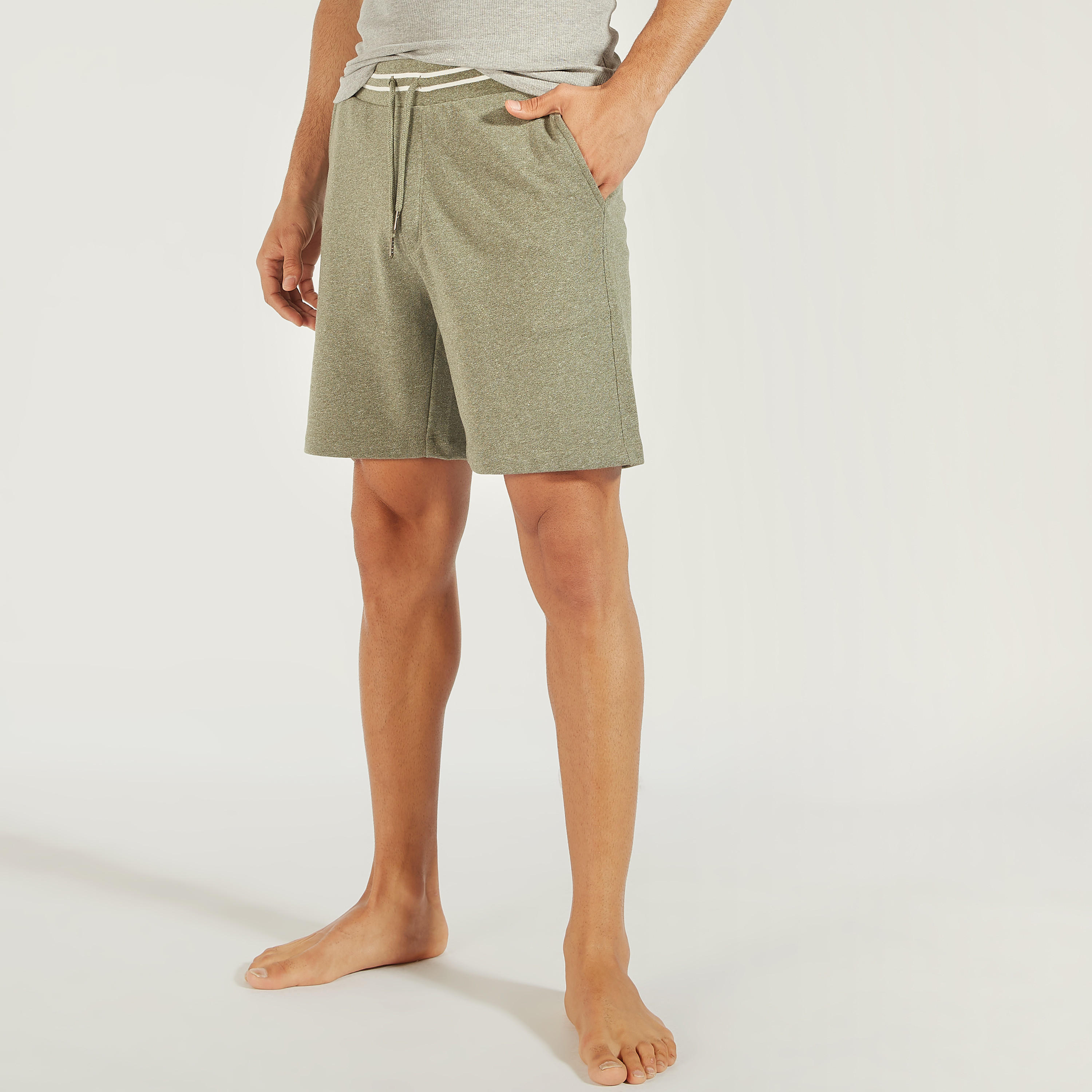 شورت سادة بخصر متوسط الارتفاع ورباط وجيوب-men-clothing-bottoms-shorts-image-3