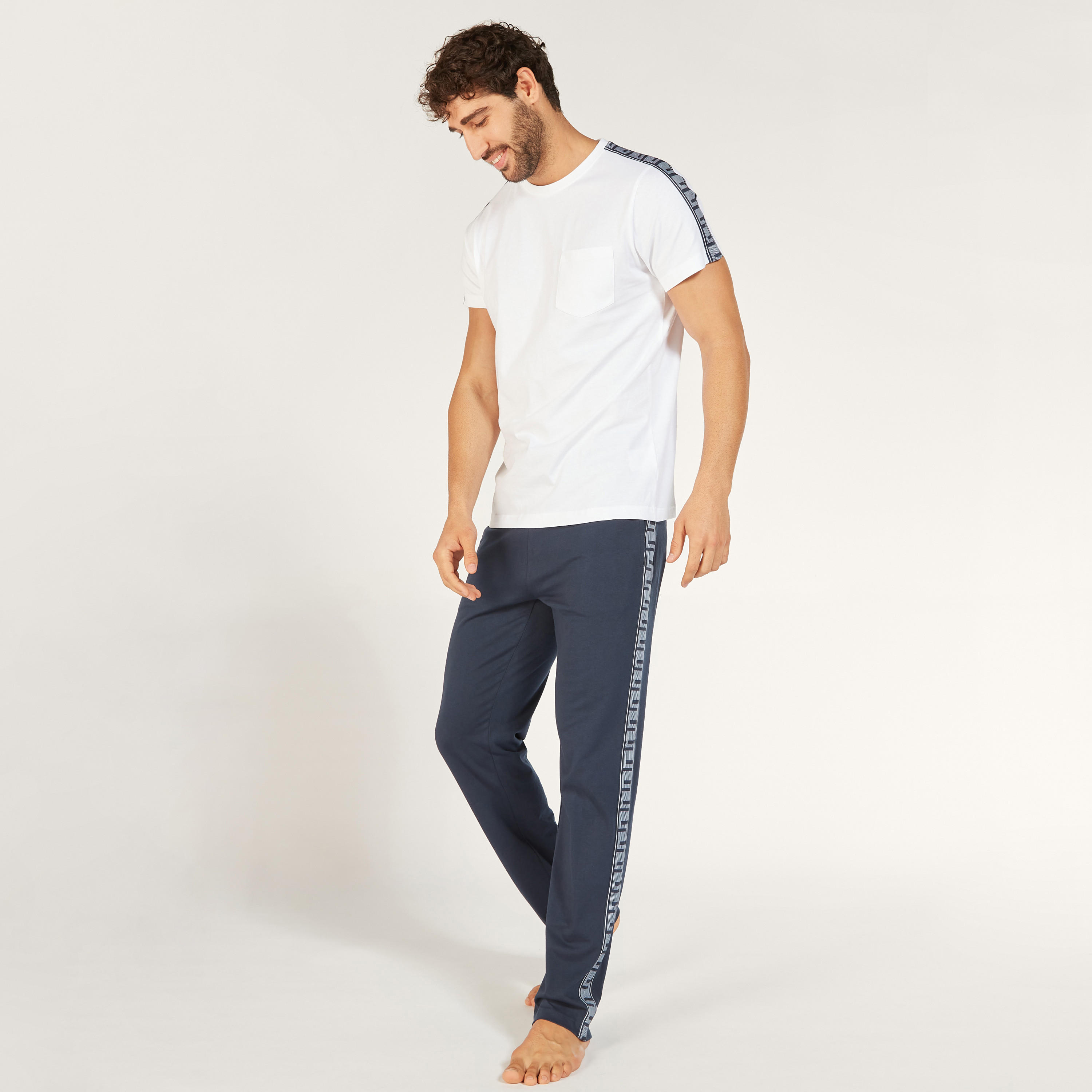 طقم بنطلون بيجاما وتيشيرت سادة بياقة مستديرة-men-clothing-nightwear-sets-image-2