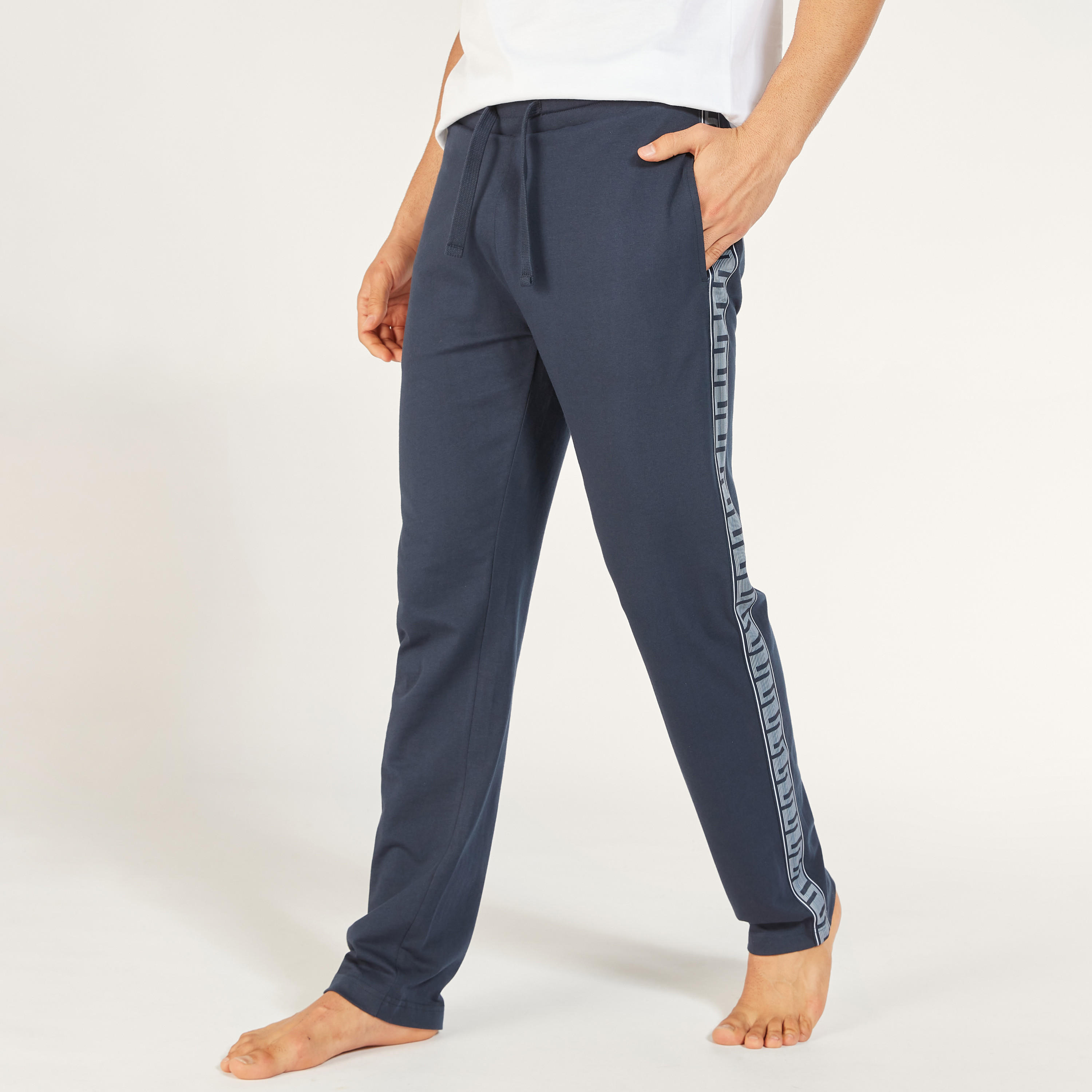 طقم بنطلون بيجاما وتيشيرت سادة بياقة مستديرة-men-clothing-nightwear-sets-image-6