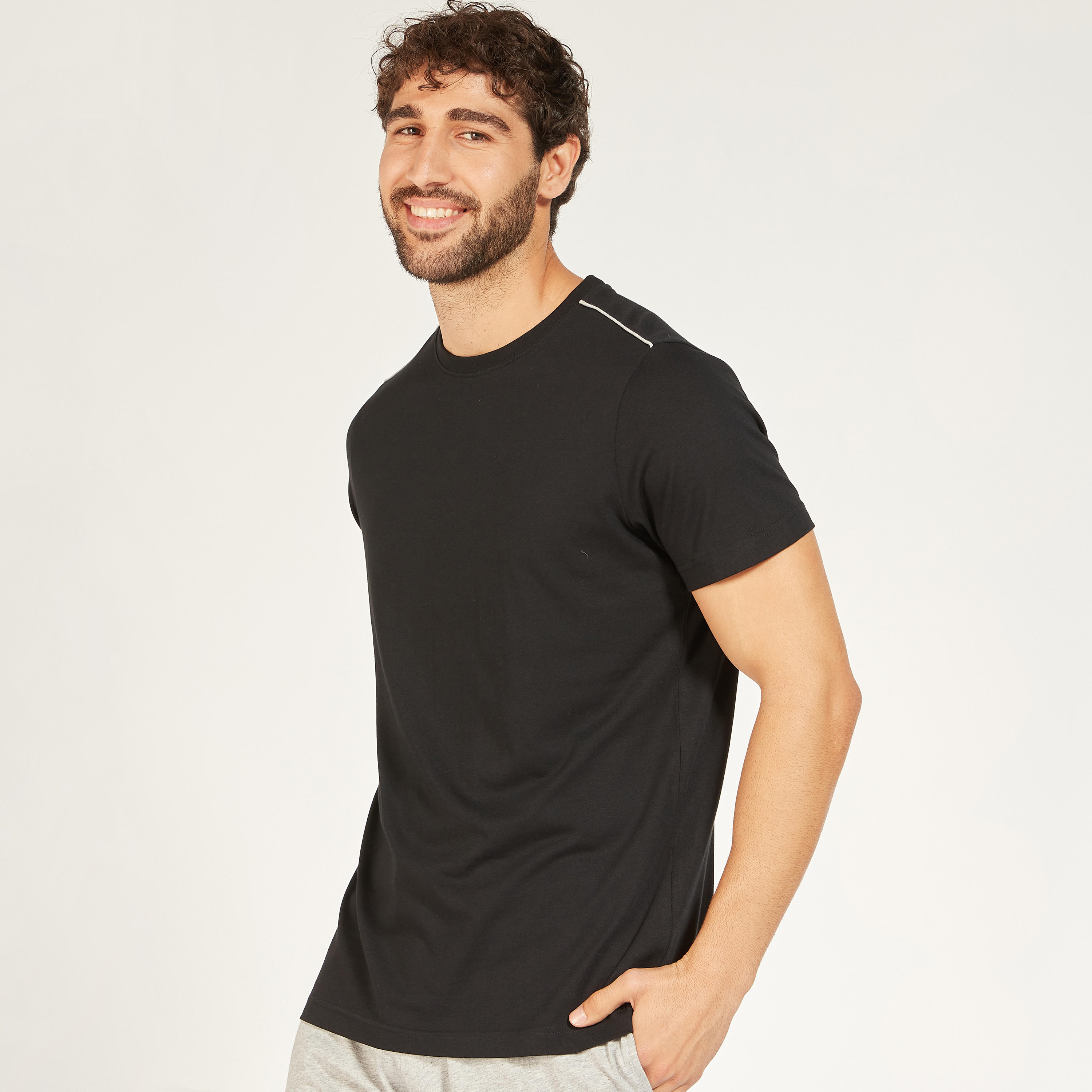 طقم شورت وتيشيرت سادة بياقة ضيقة-men-clothing-nightwear-sets-image-5