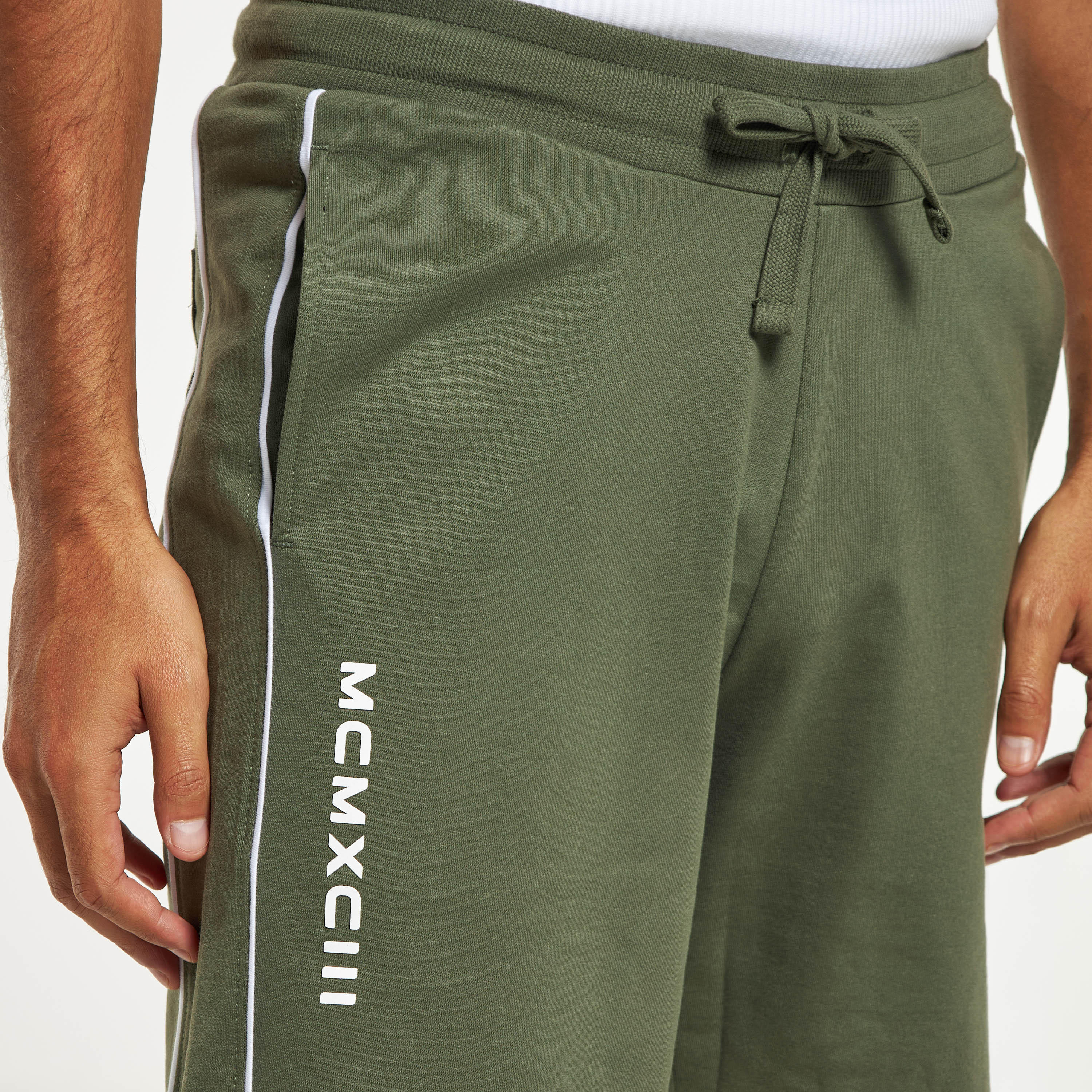 شورت بجيوب ورباط وطبعات-men-clothing-bottoms-shorts-image-12