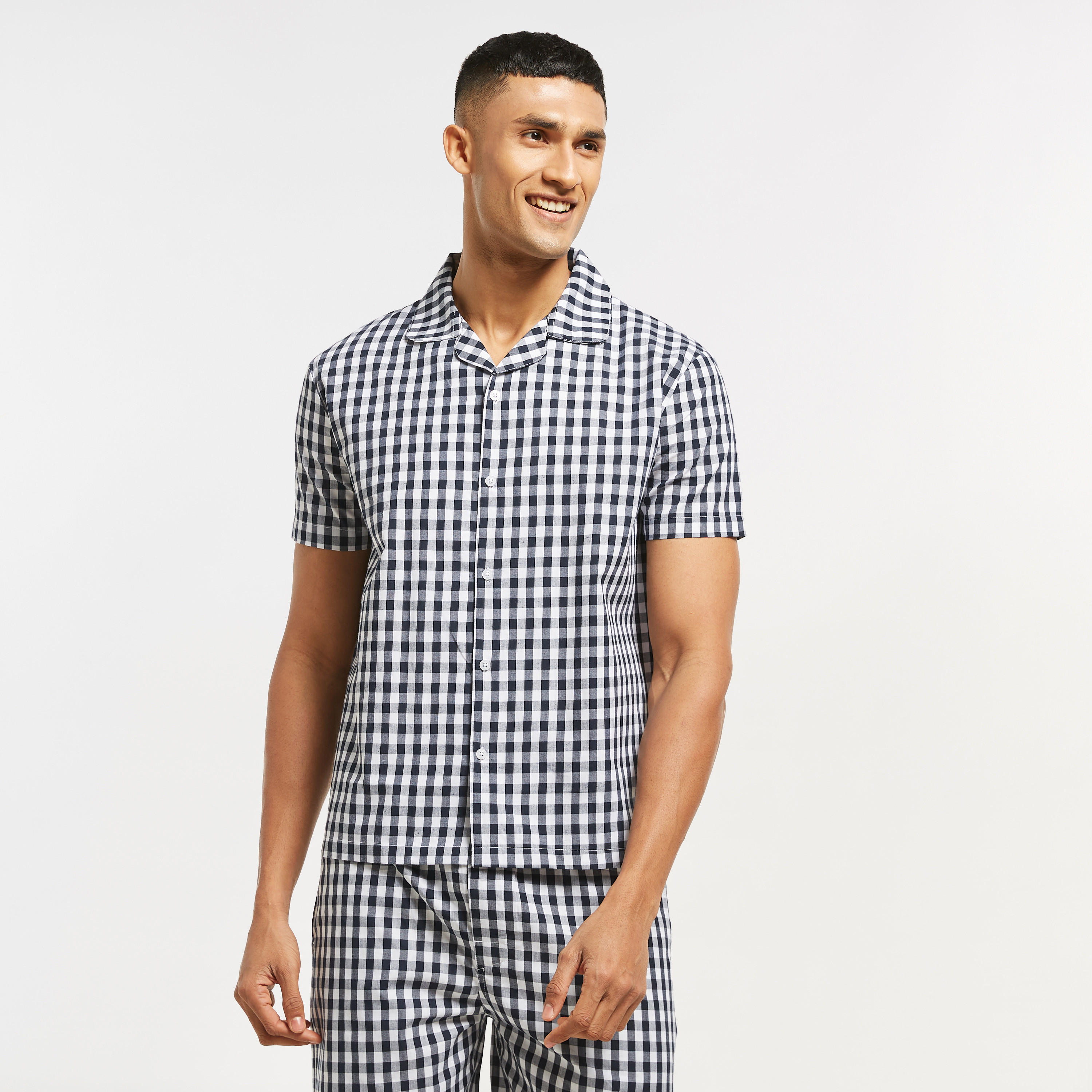 طقم شورت وقميص كاروهات بياقة كامب-men-clothing-nightwear-sets-image-3