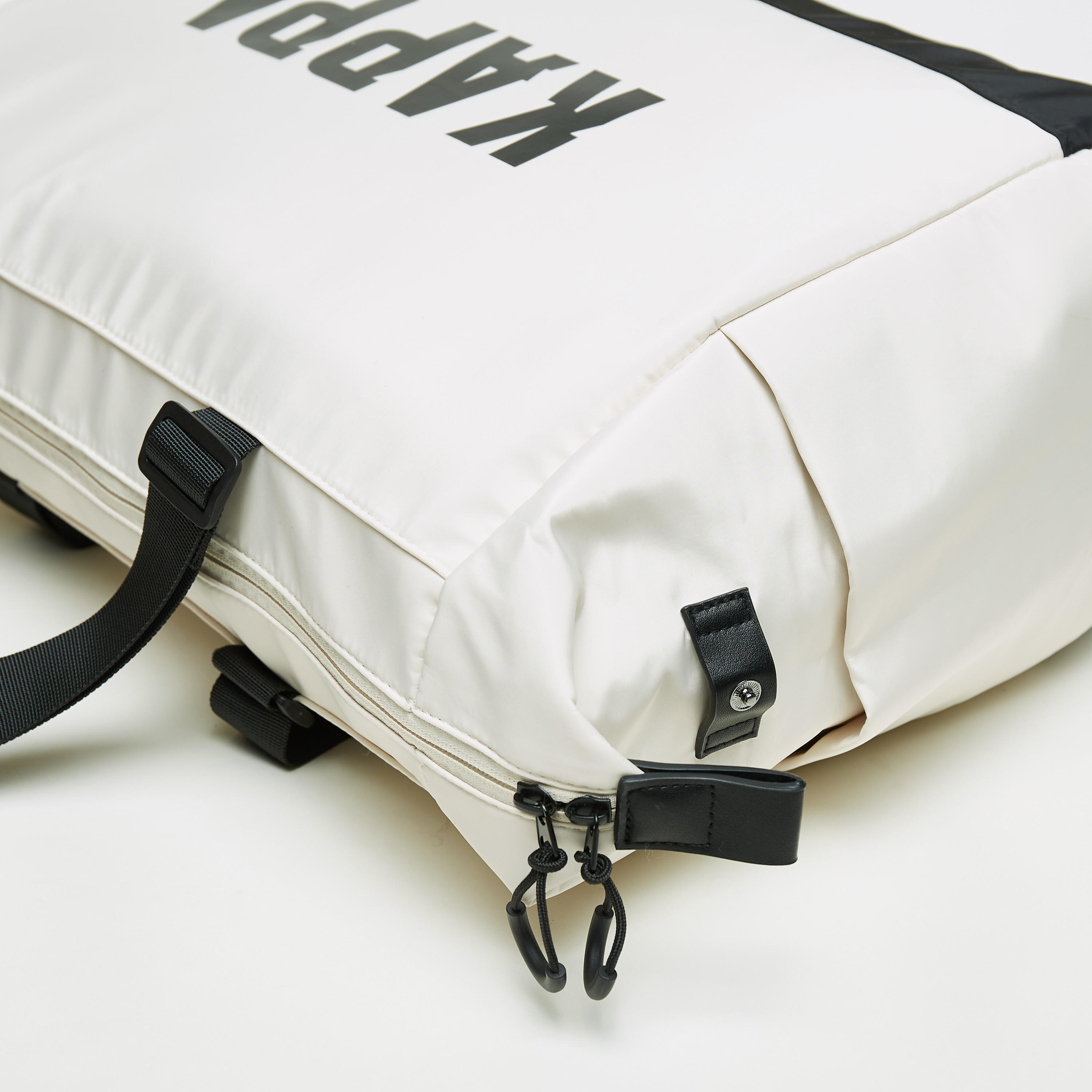 شنطة ظهر بسحاب إغلاق وطبعات من كابا-men-clothing-sportswearandactivewear-accessories-image-3