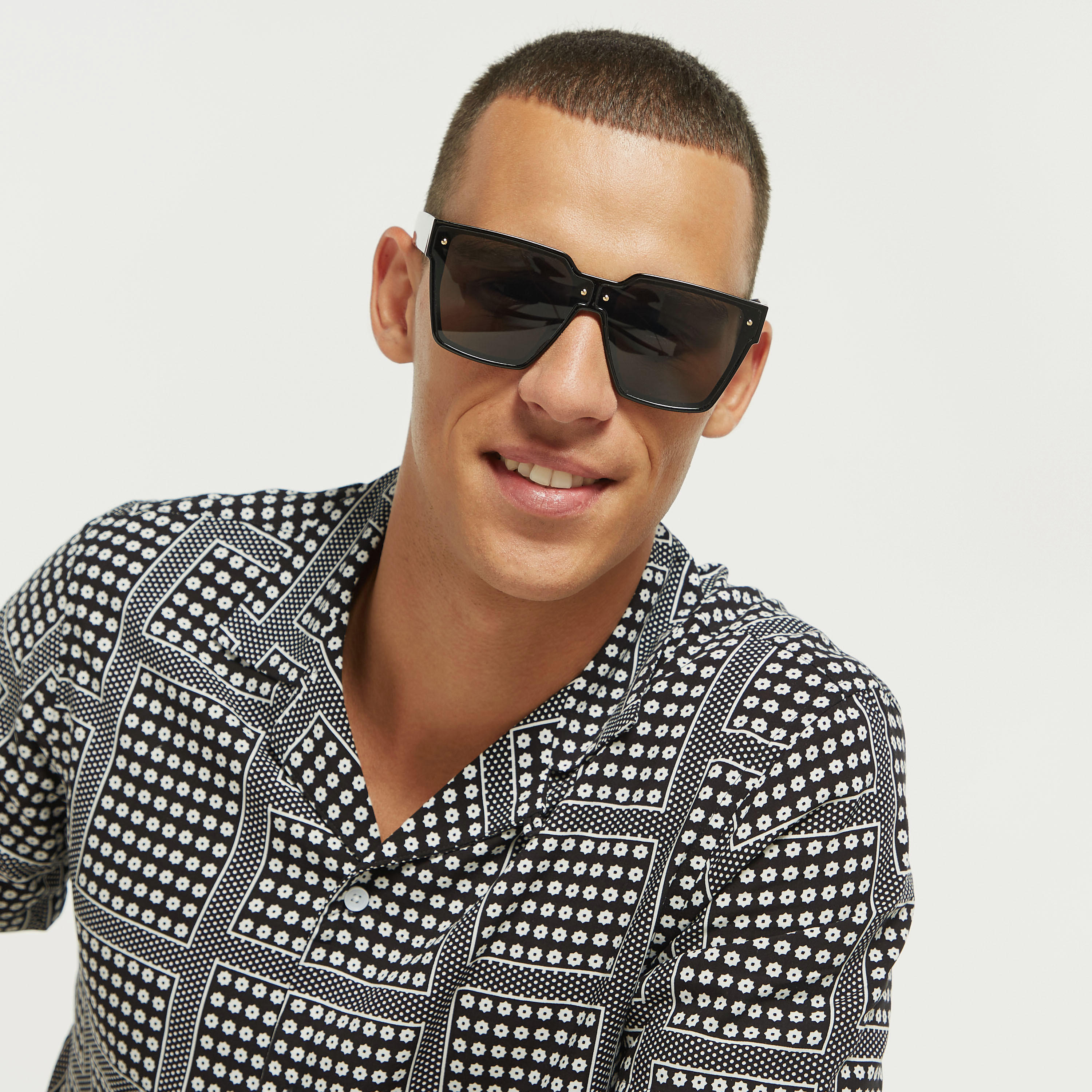 نظّارة شمسيّة بإطار كامل وعدسات ملوّنة ووسادات أنف-men-sunglasses-image-2