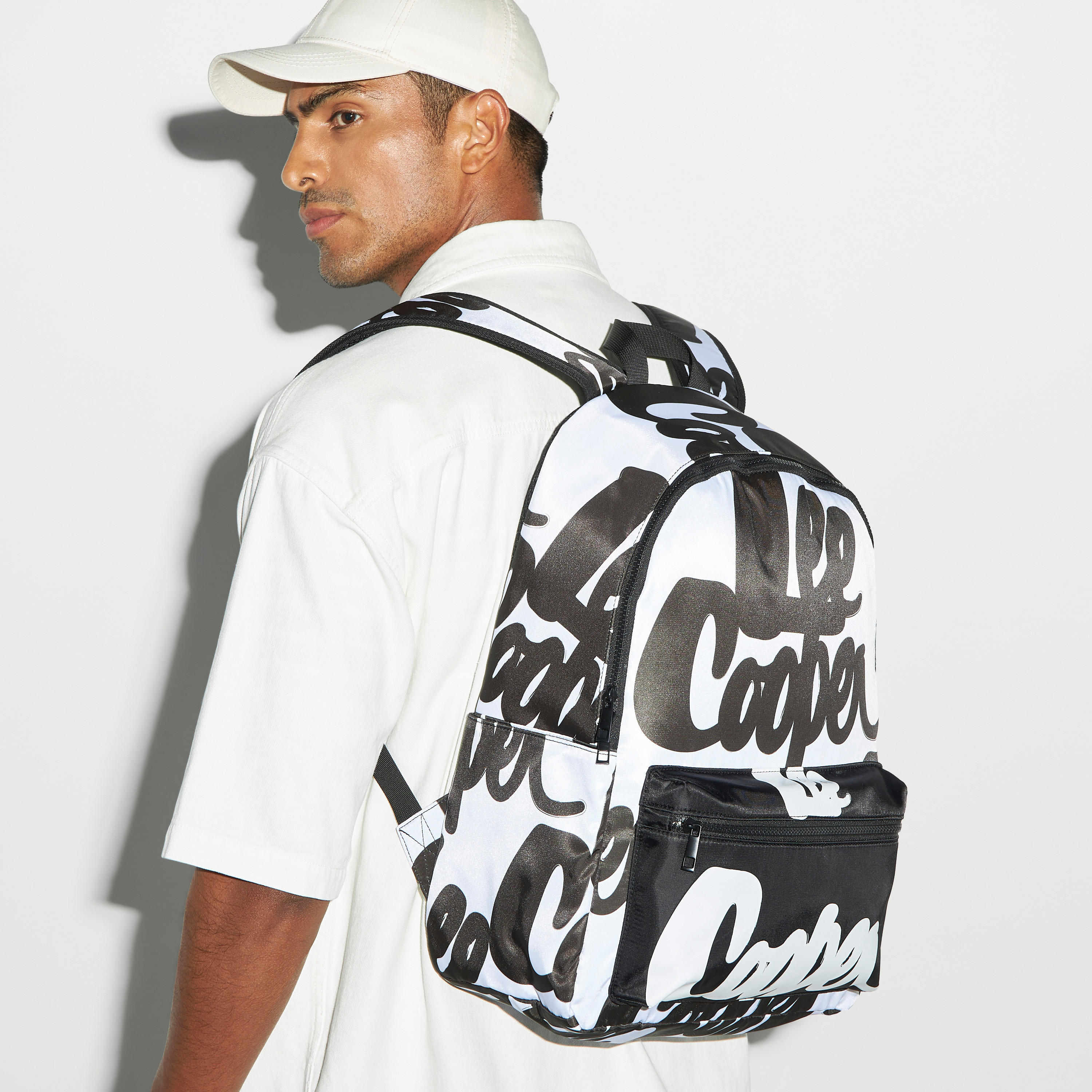 شنطة ظهر بحمالات قابلة للتعديل وطبعات من لي كوبر-men-bags-image-4