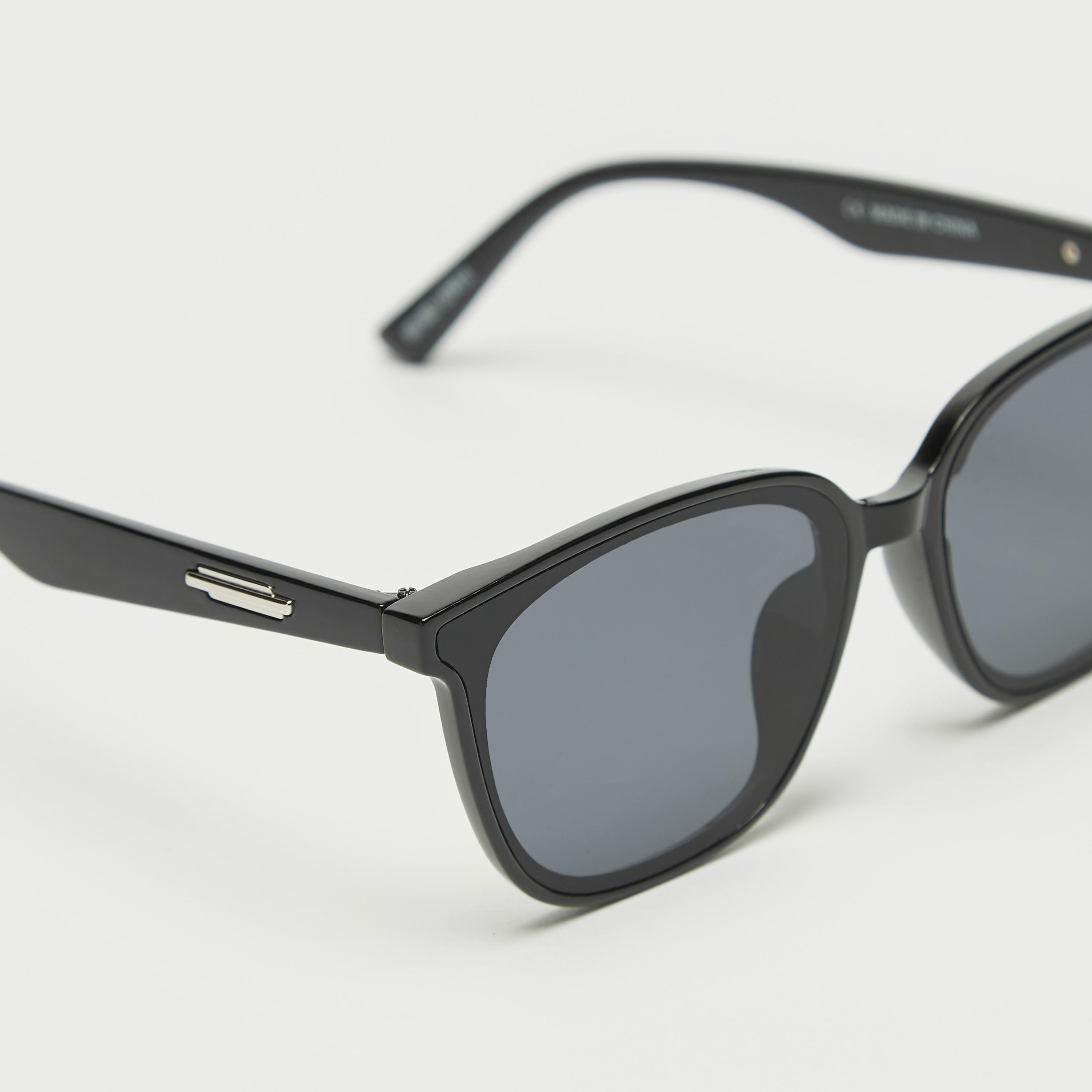 نظّارة شمسيّة بإطار كامل وعدسات ملوّنة ووسادات أنف-men-sunglasses-image-4
