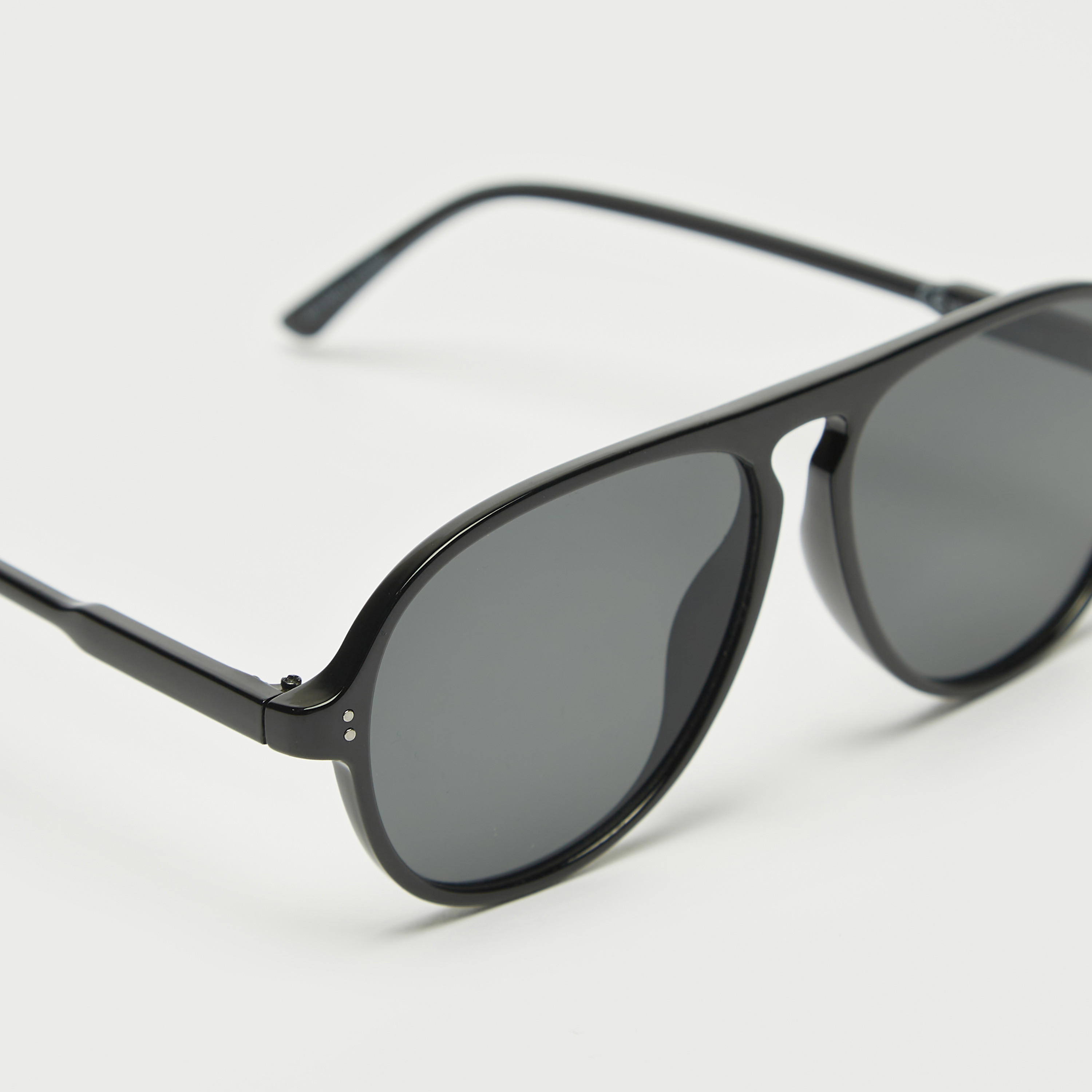 نظّارة شمسيّة بإطار كامل وعدسات ملوّنة ووسادات أنف-men-sunglasses-image-4