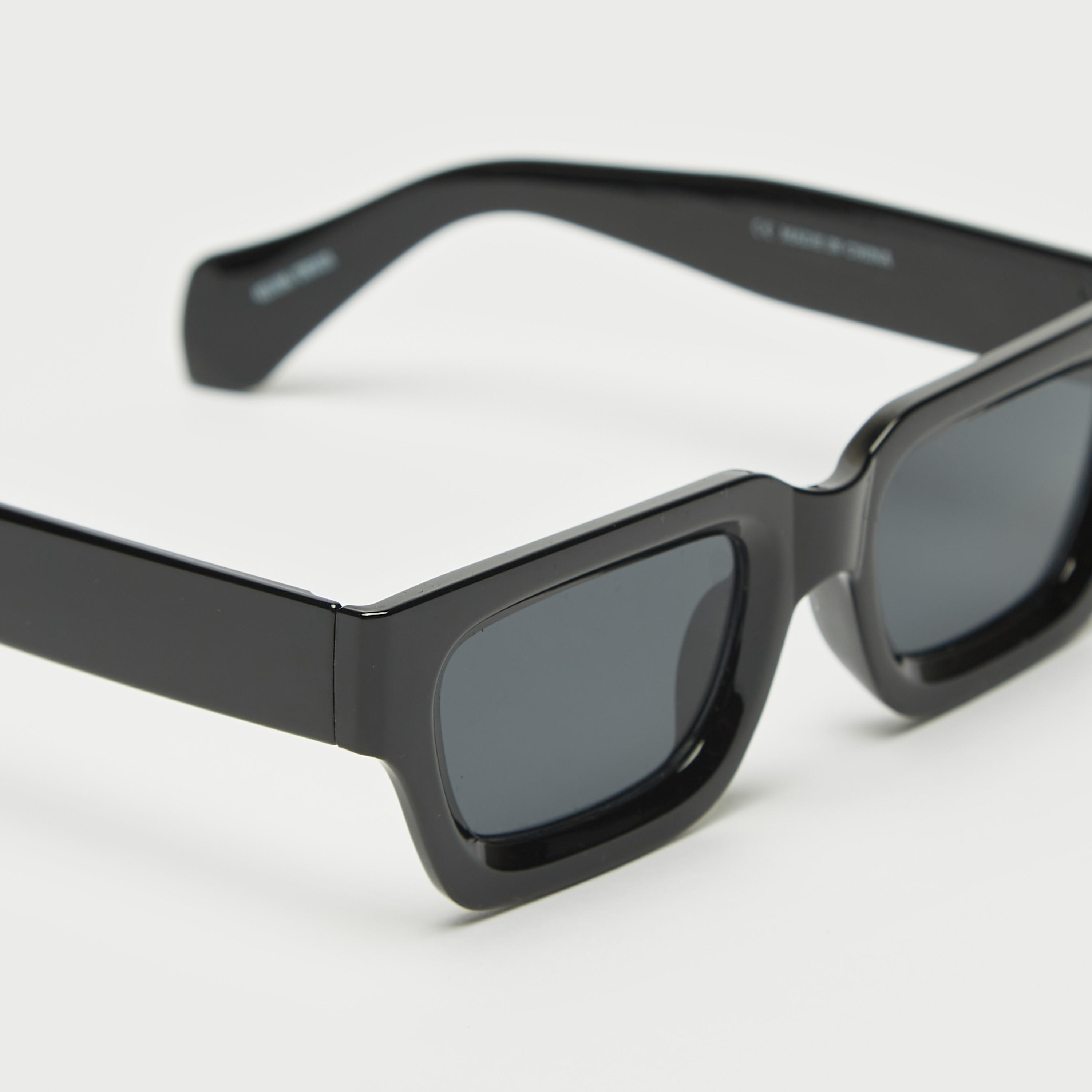 نظّارة شمسيّة بإطار كامل وعدسات ملوّنة ووسادات أنف-men-sunglasses-image-4