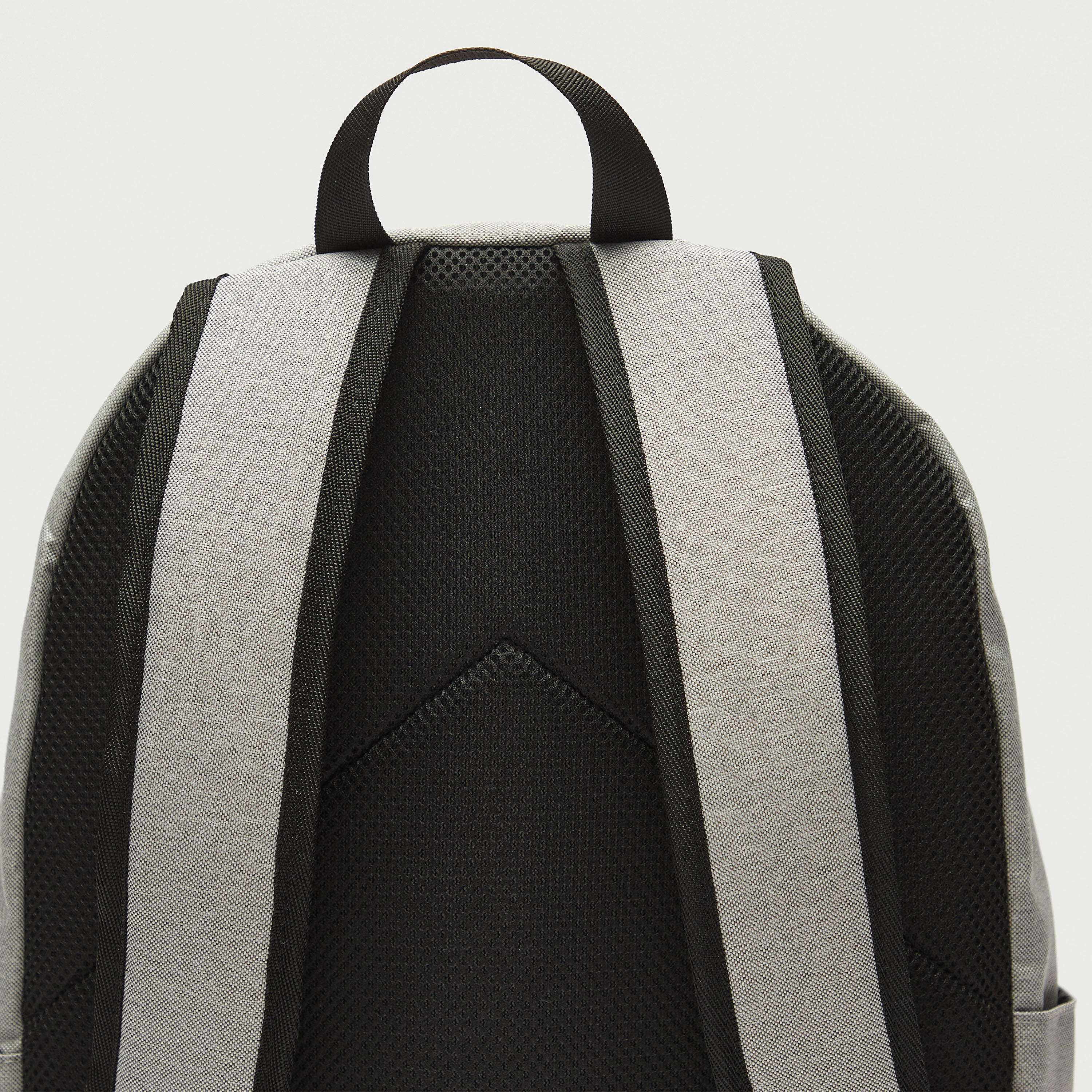 شنطة ظهر بأحزمة قابلة للتعديل وسحّاب إغلاق وطبعات من كابا-men-bags-image-5