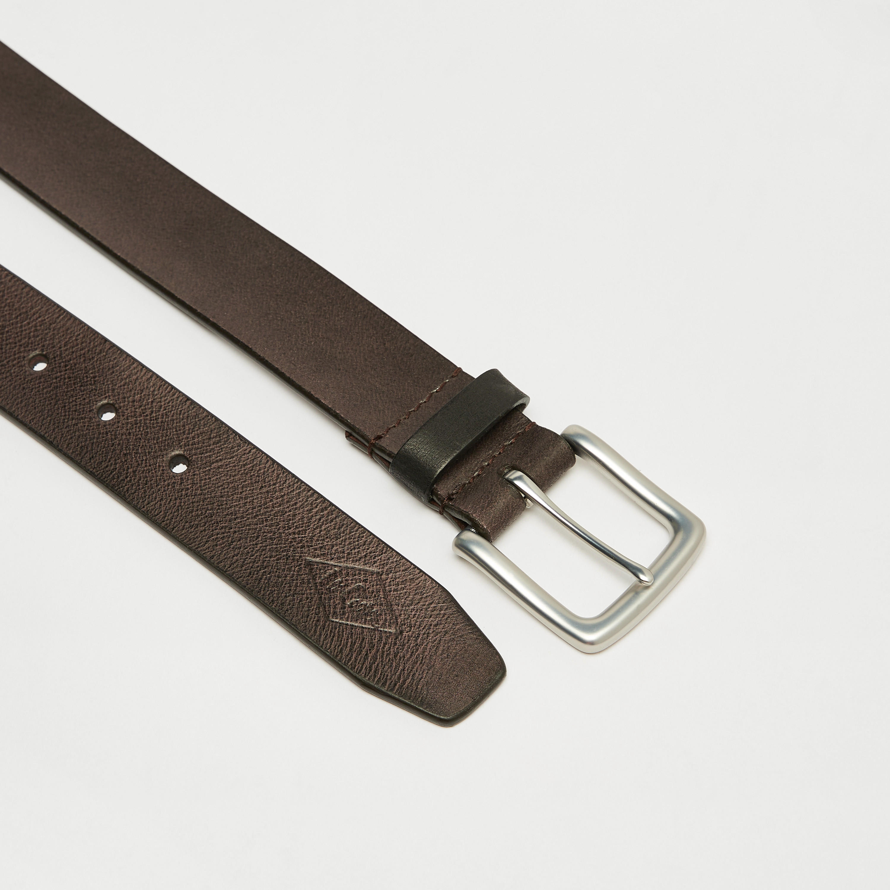 حزام جلد بارز الملمس بإبزيم إغلاق بدبوس من لي كوبر-men-beltsandwallets-belts-image-1