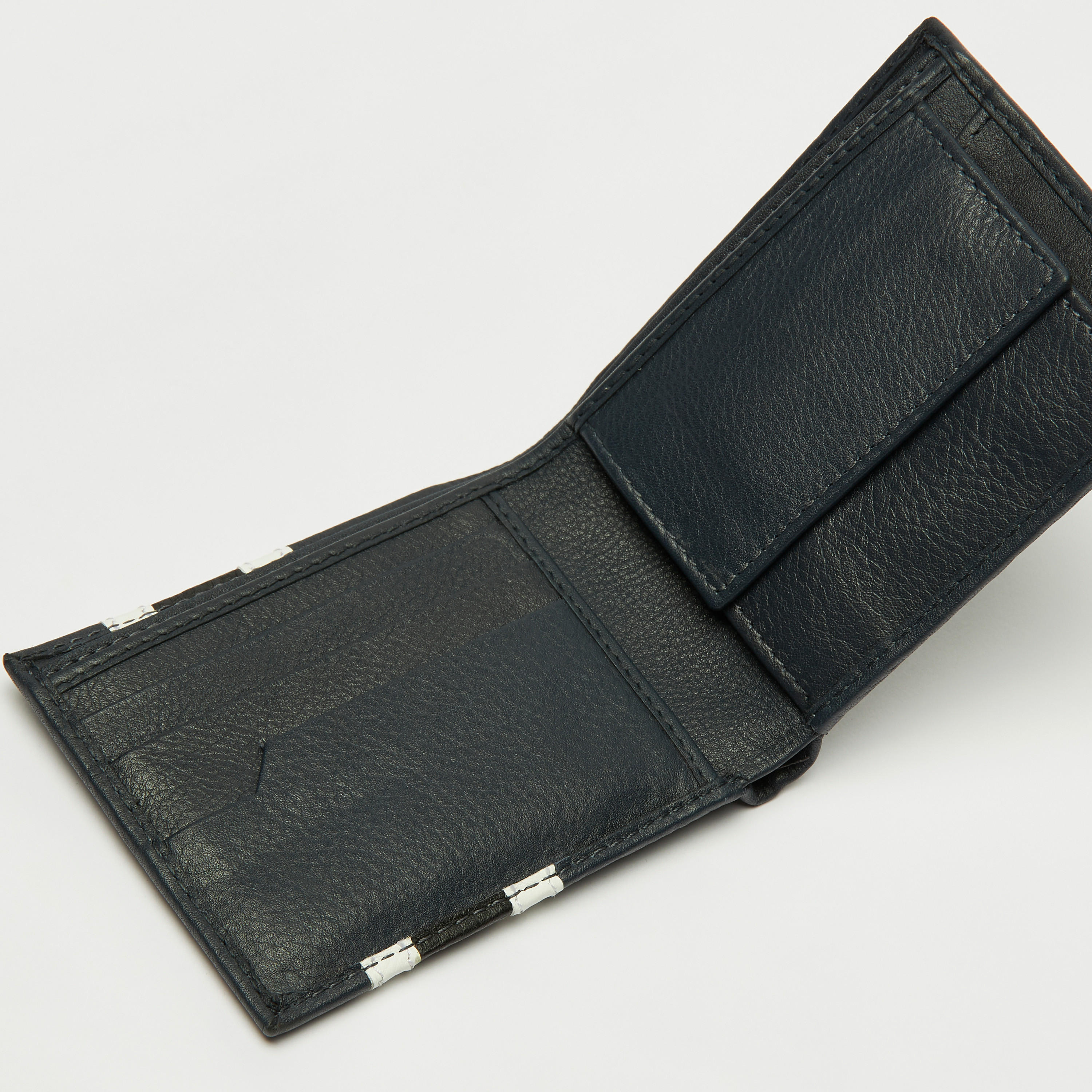 محفظة بارزة الملمس بطيّة ثنائية-men-beltsandwallets-wallets-image-1