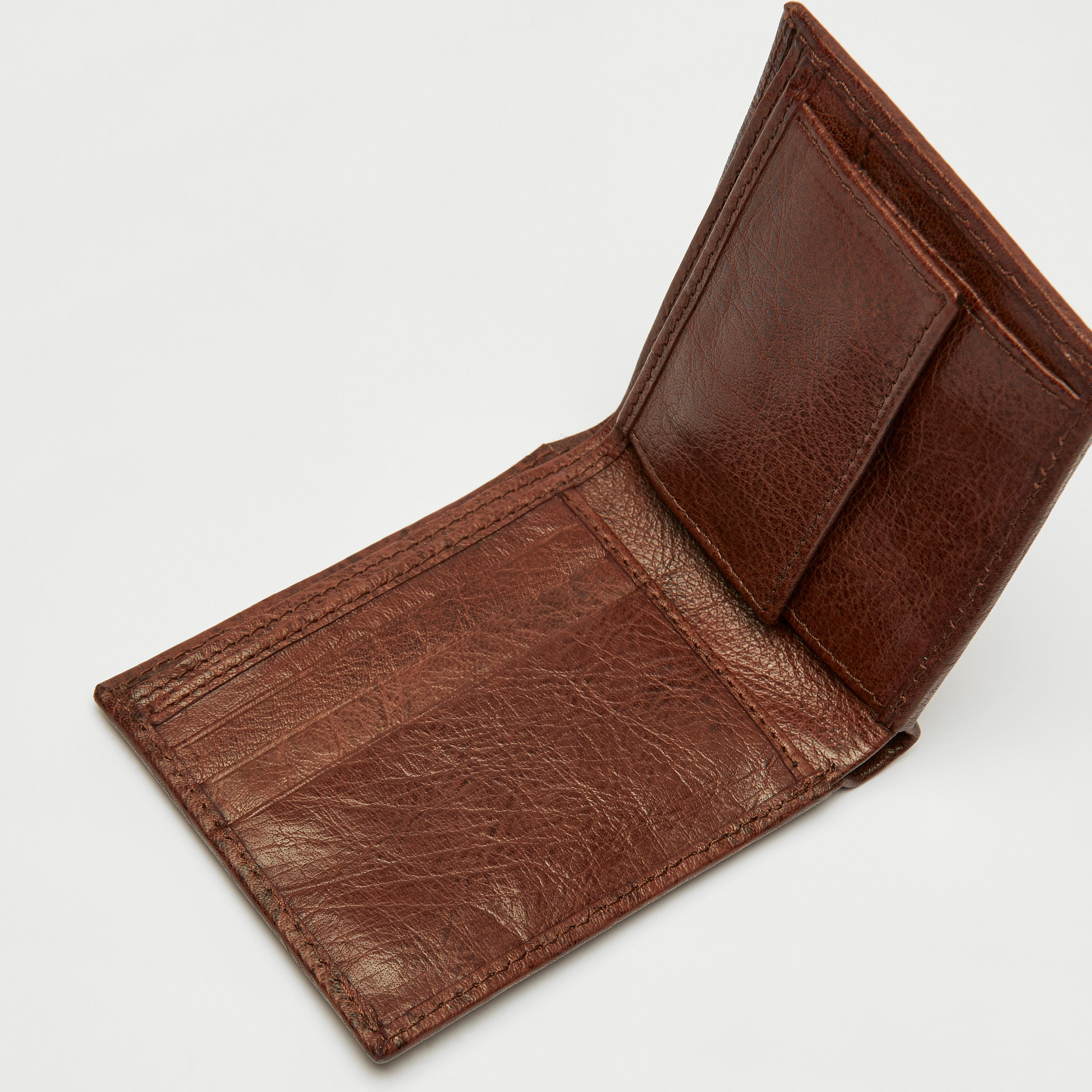 محفظة بارزة الملمس بطيّة ثنائية-men-beltsandwallets-wallets-image-1