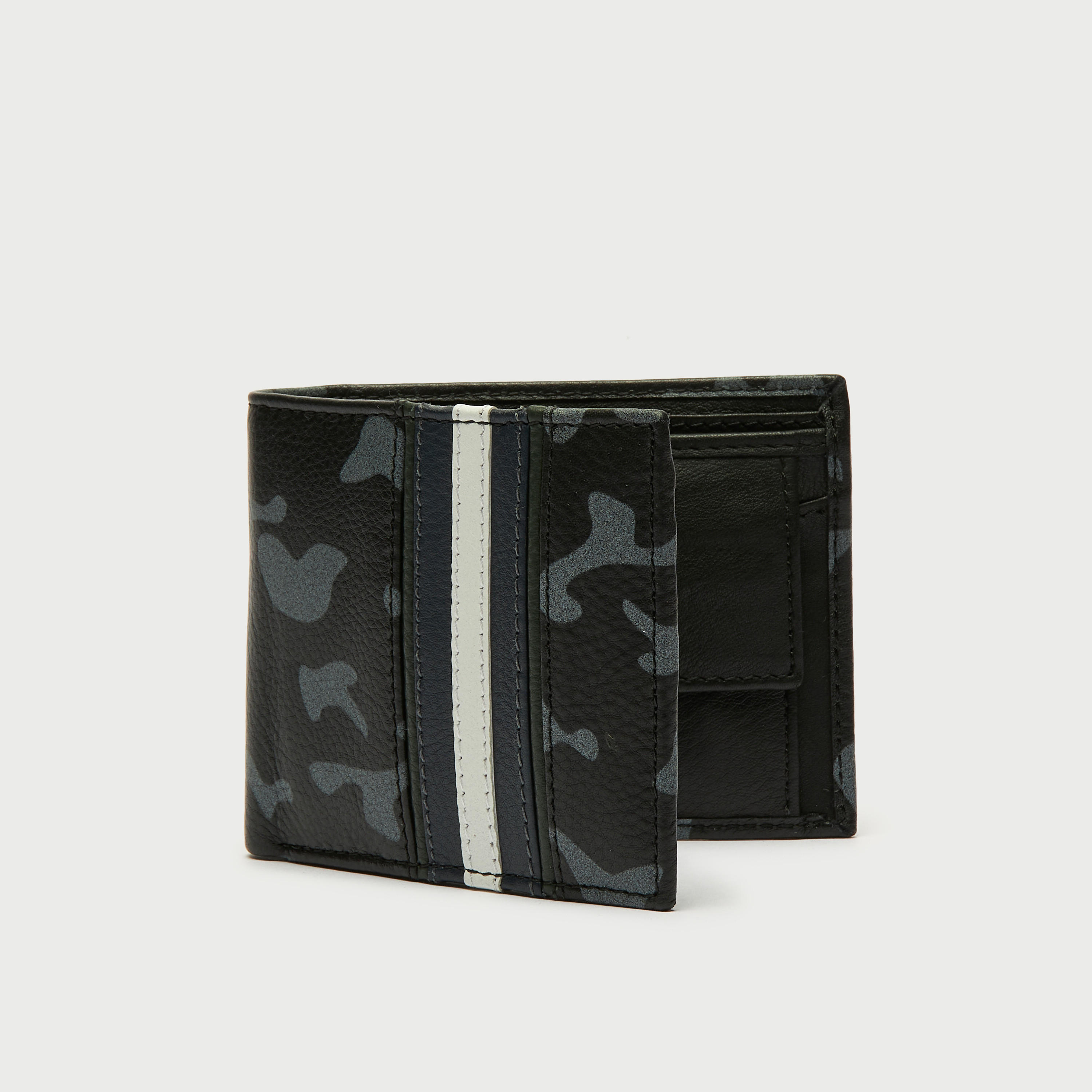 محفظة جلد بطبعات مموّه-men-beltsandwallets-wallets-image-2
