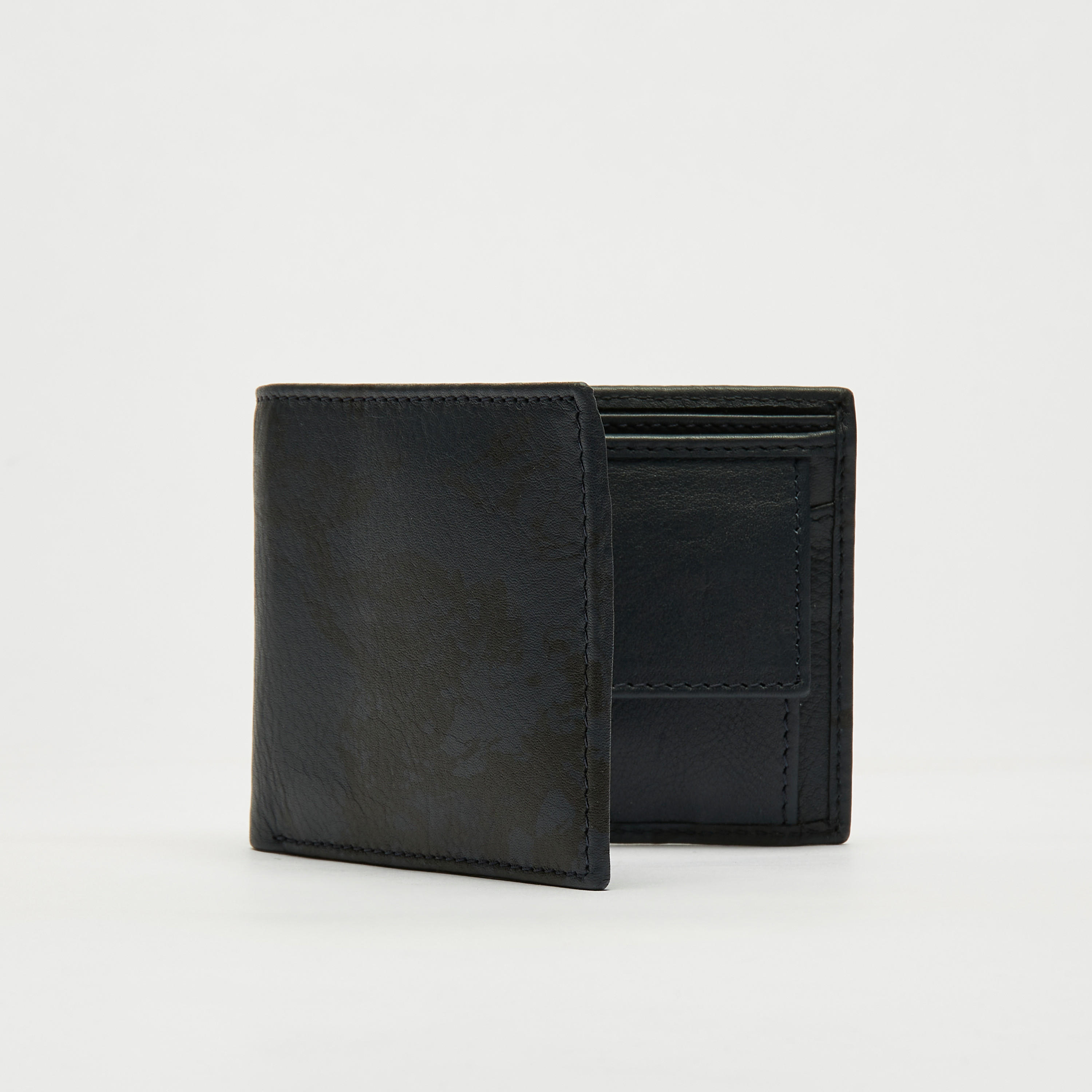 محفظة بطبعات بطيّة ثنائية-men-beltsandwallets-wallets-image-3